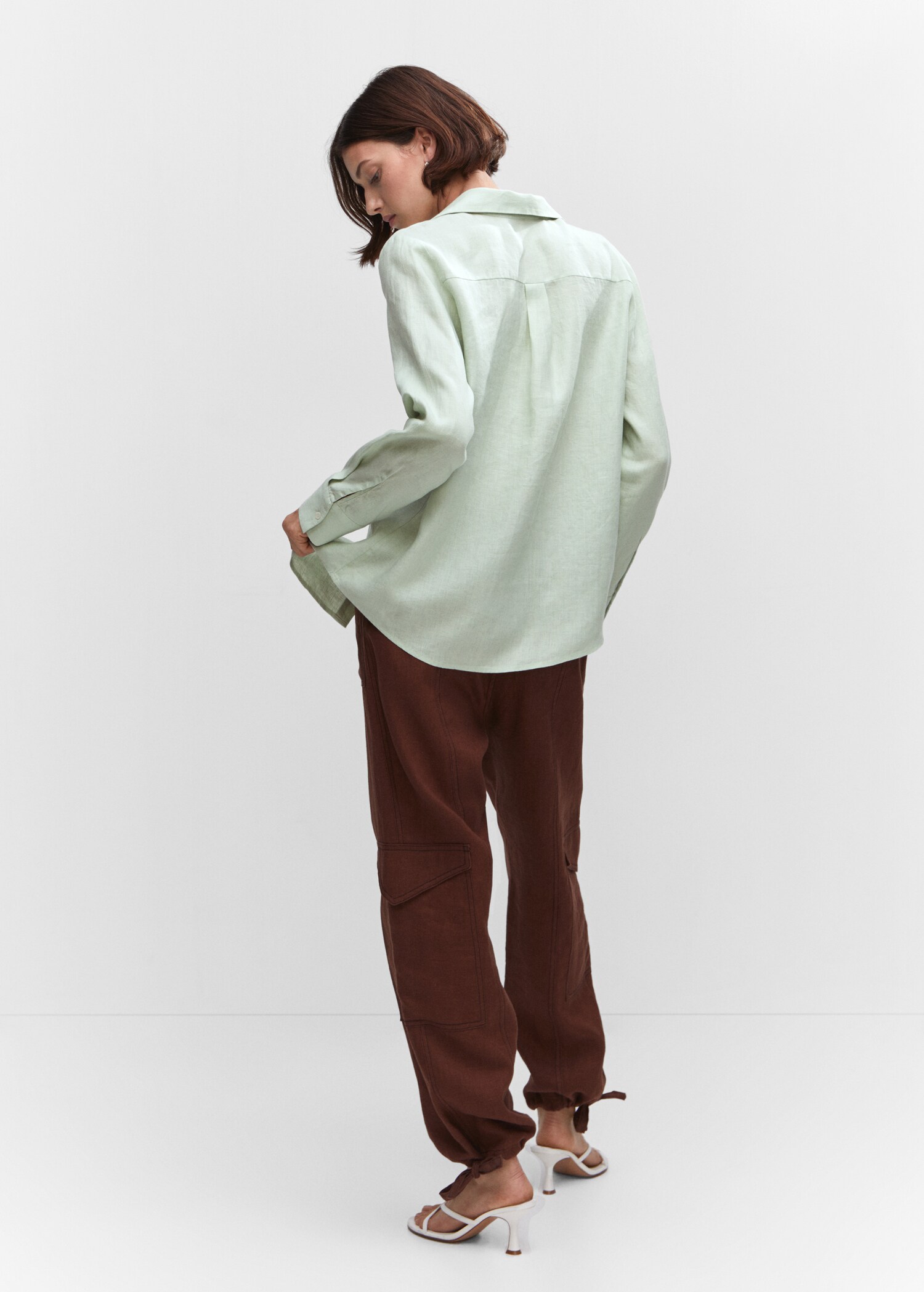 Pocket linen shirt - Reverse of the article