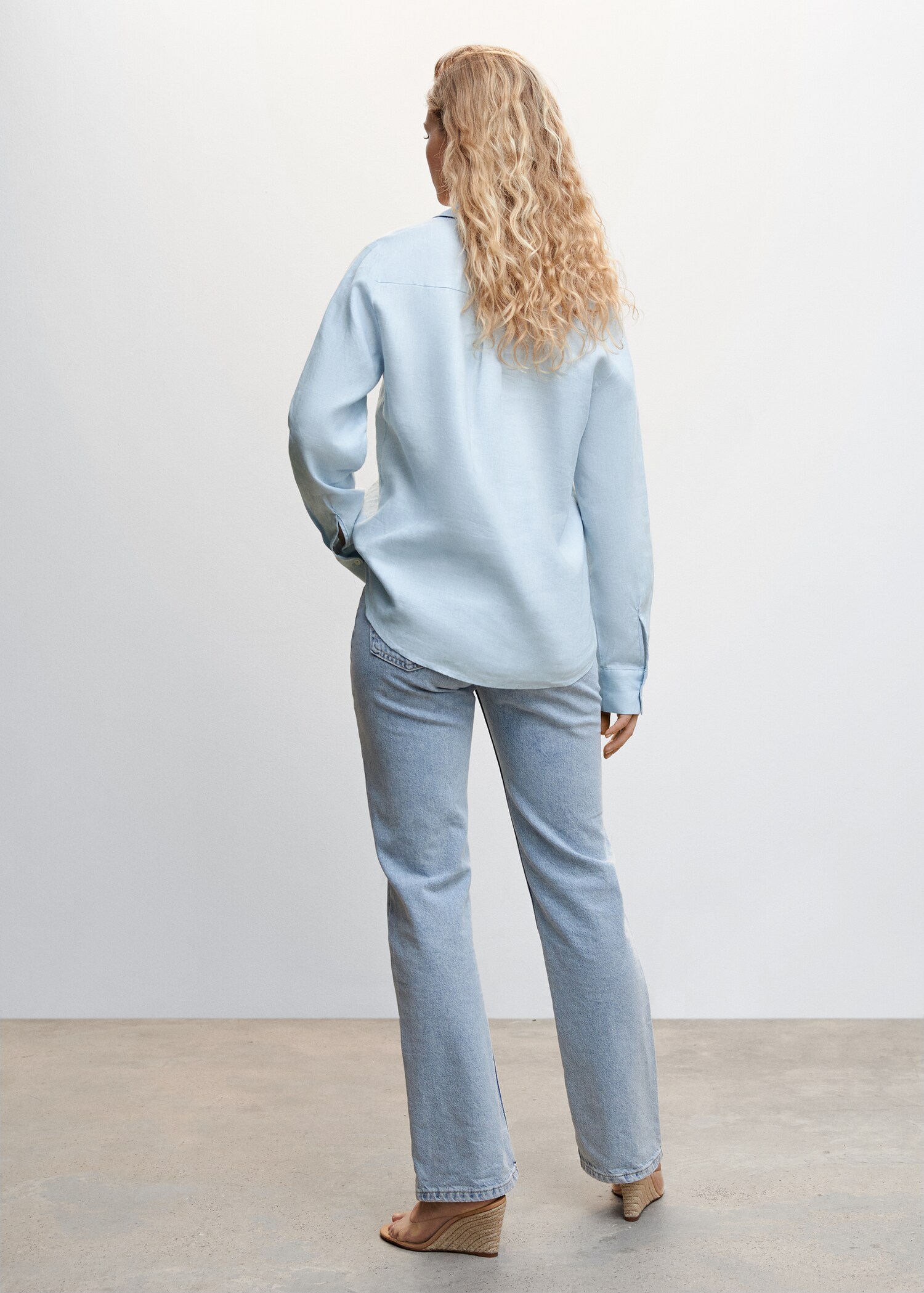 Pocket linen shirt - Reverse of the article