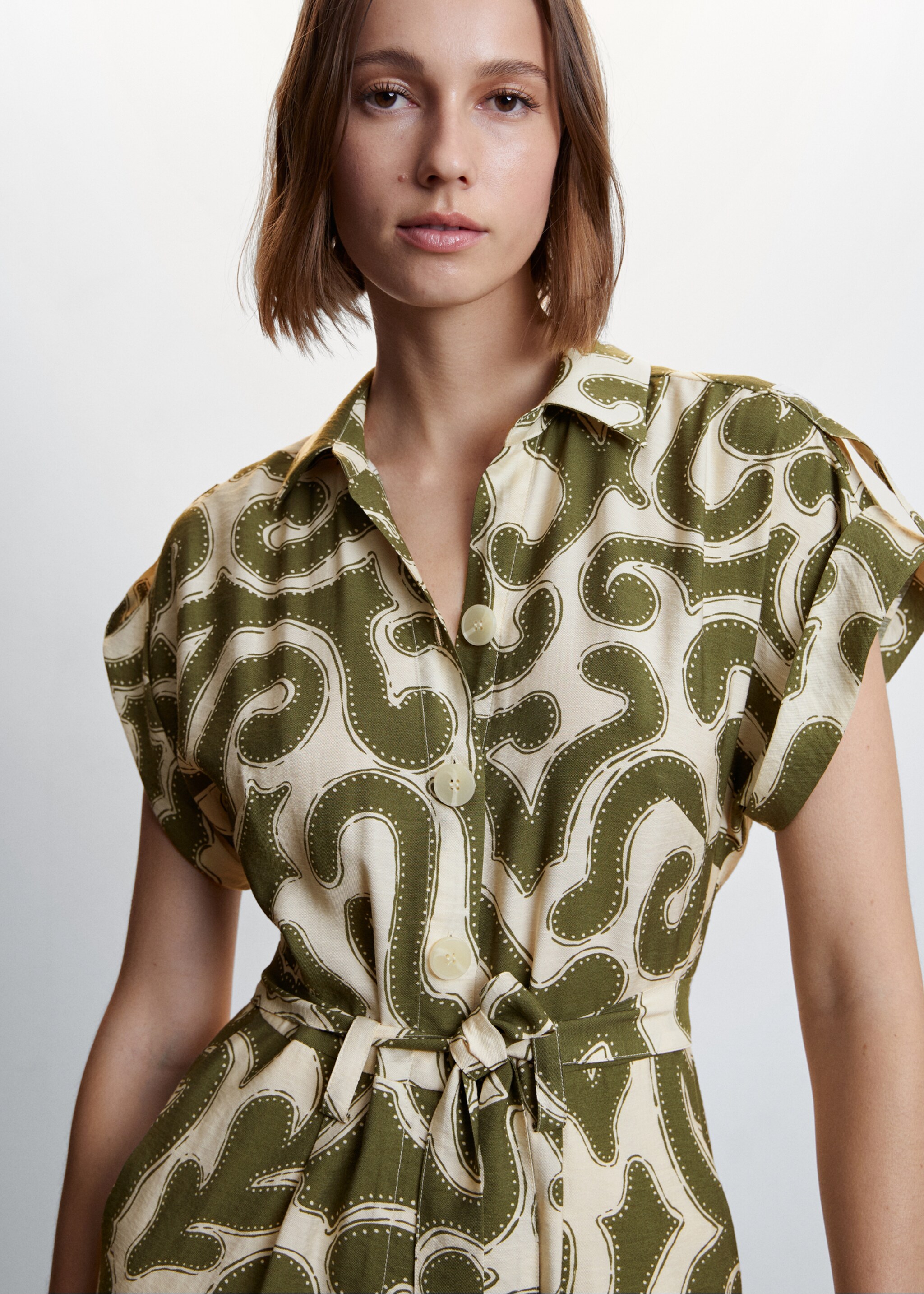 Long printed jumpsuit - Details of the article 1, Green. Ref: 47047116-00.