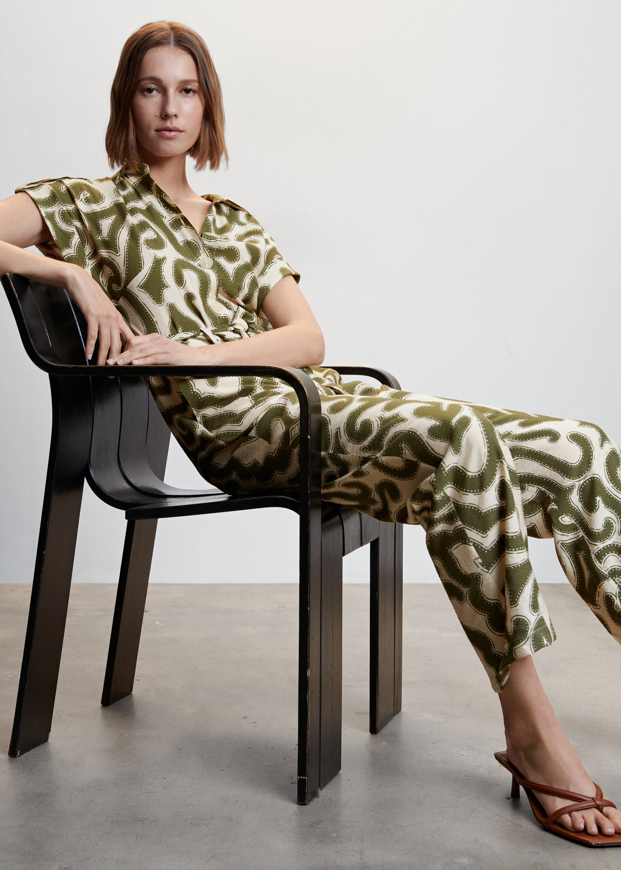 Long printed jumpsuit - Details of the article 2, Green. Ref: 47047116-00.