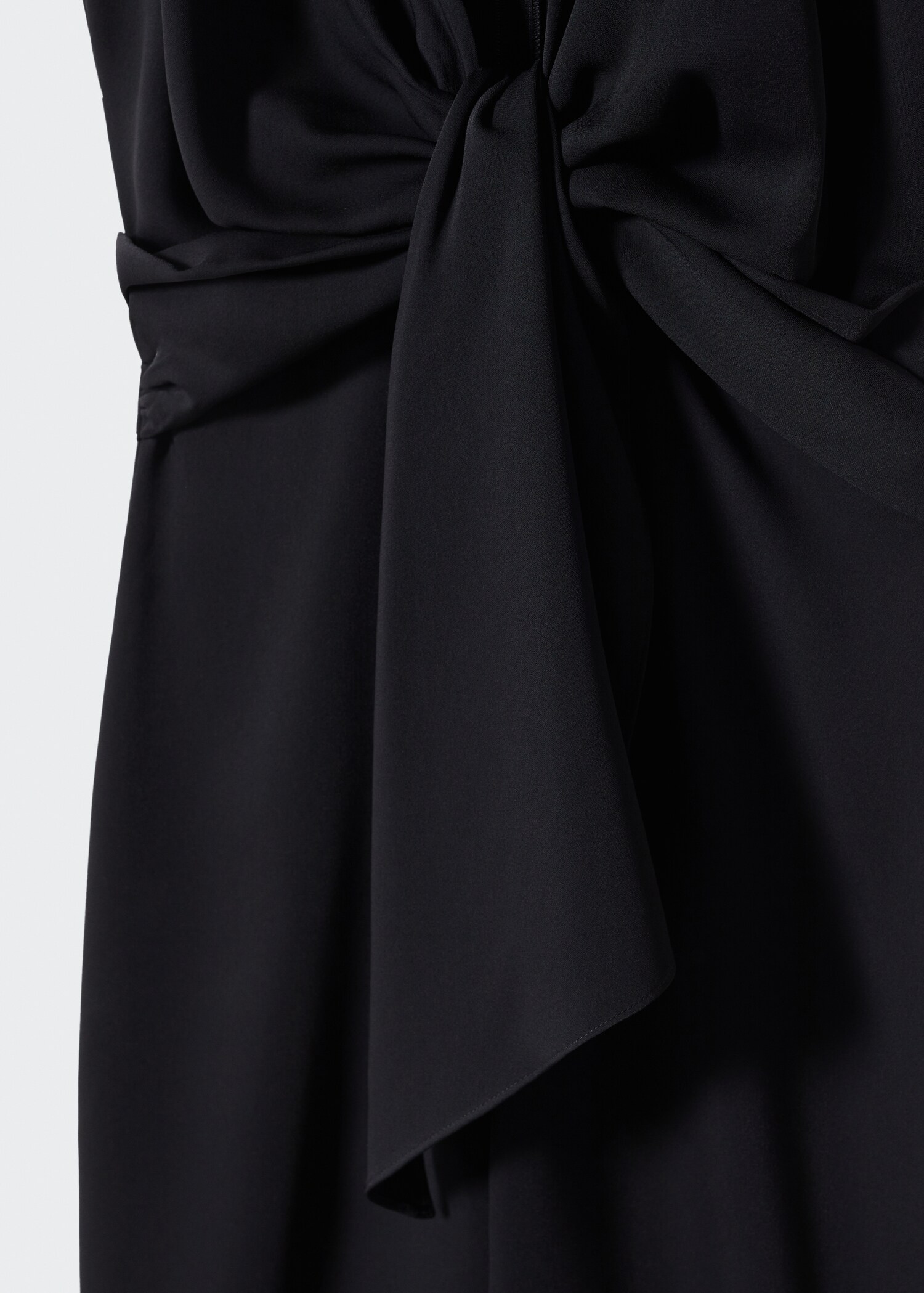 Kurzärmliger Jumpsuit mit Knotendetail - Detail des Artikels 8
