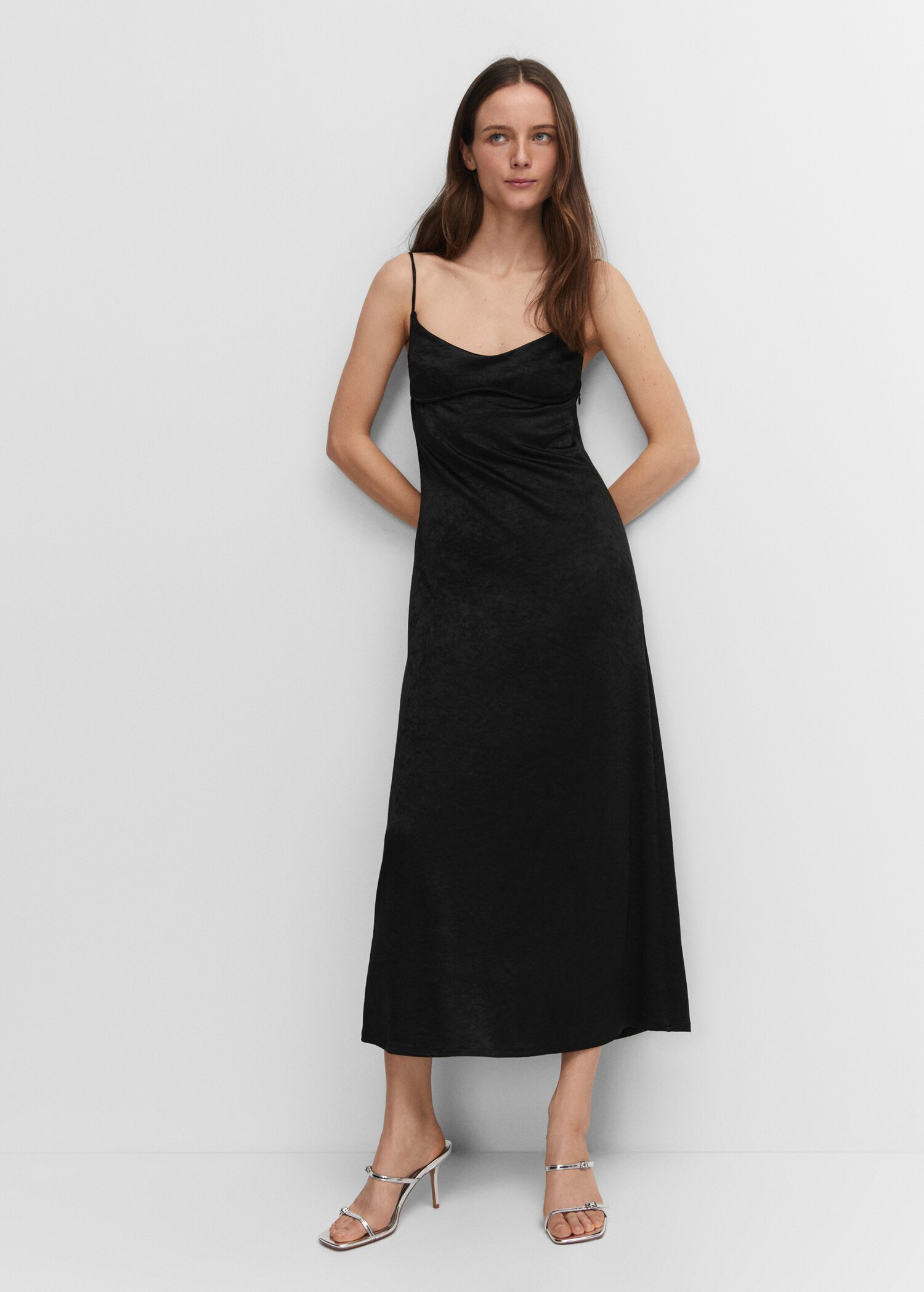 Long back slit dress - Details of the article 2