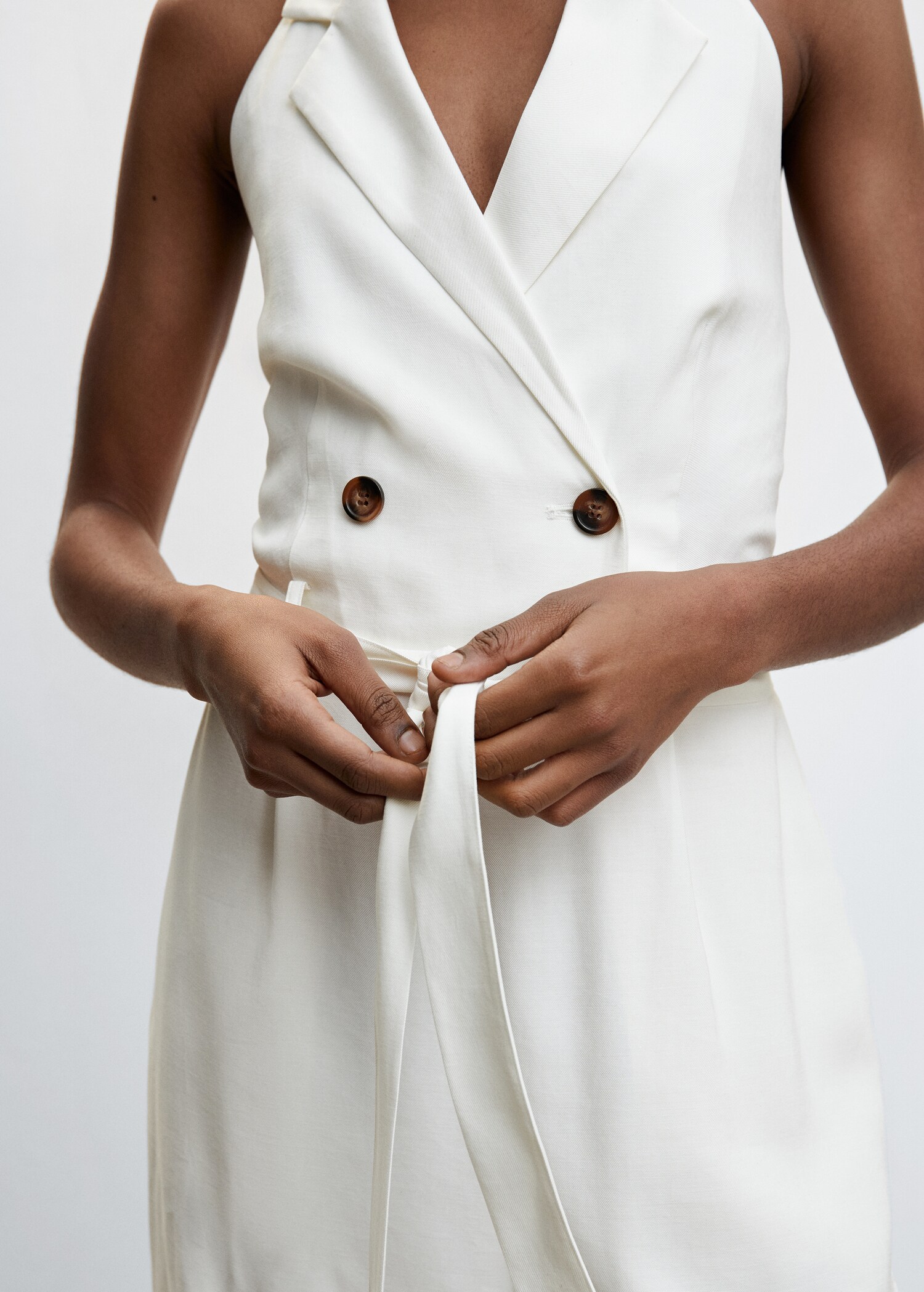 Open back halter jumpsuit - Details of the article 6