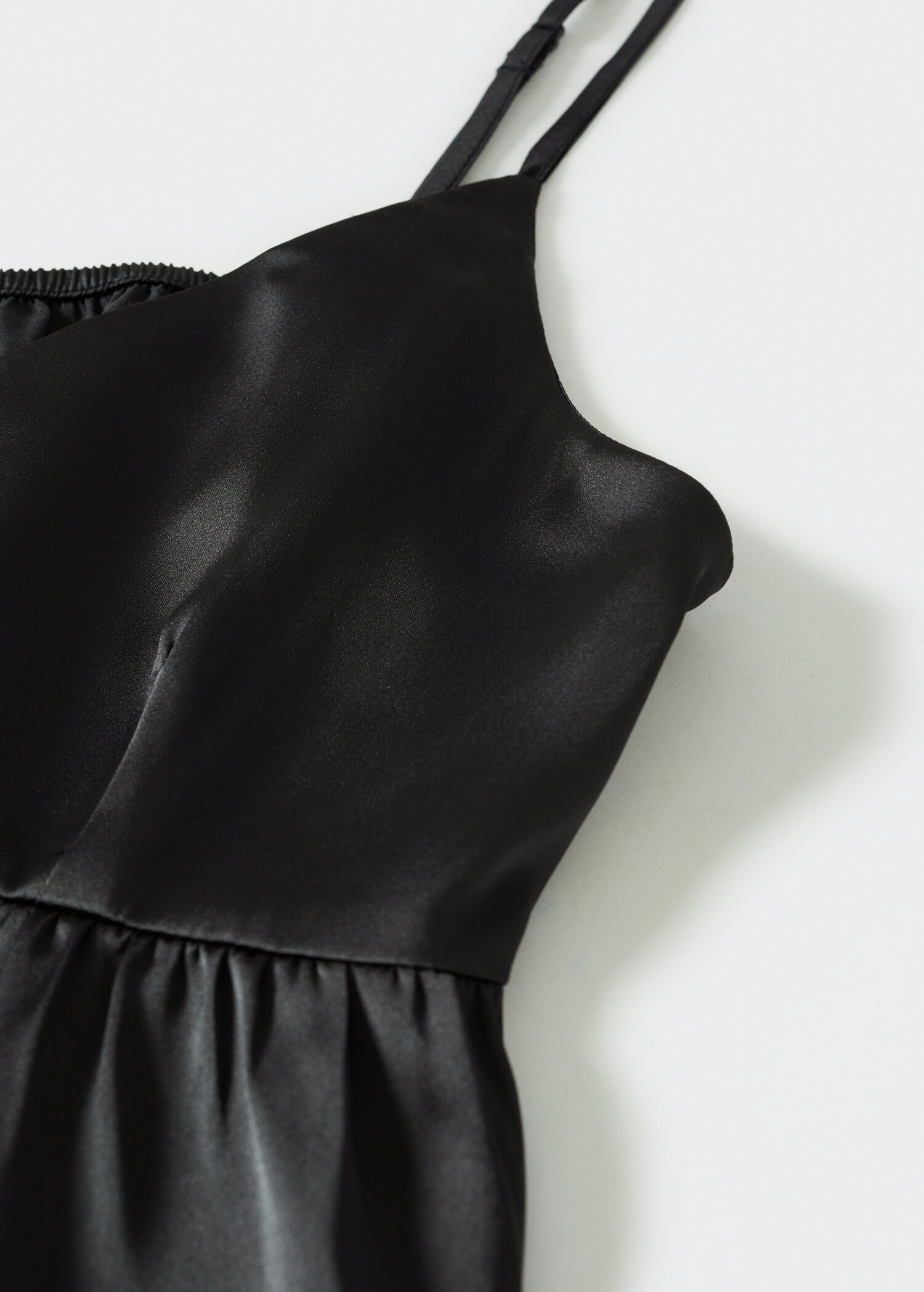 Top cropped com folho - Pormenor do artigo 8