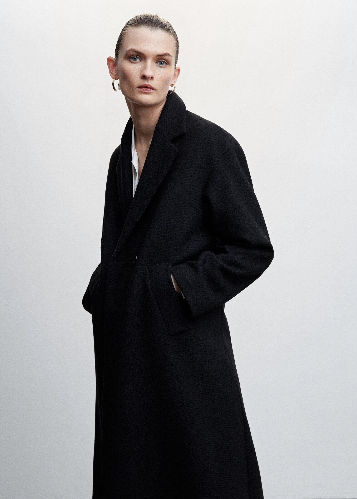 Abrigo lana oversize - Plano medio