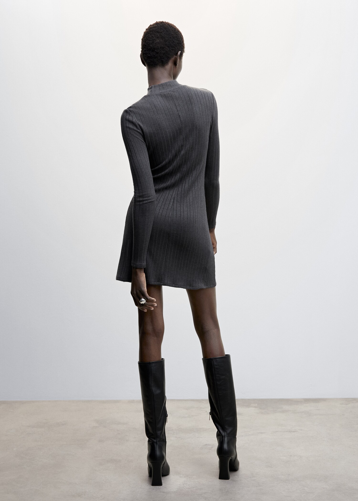 Vestido punto corto - Reverso del artículo