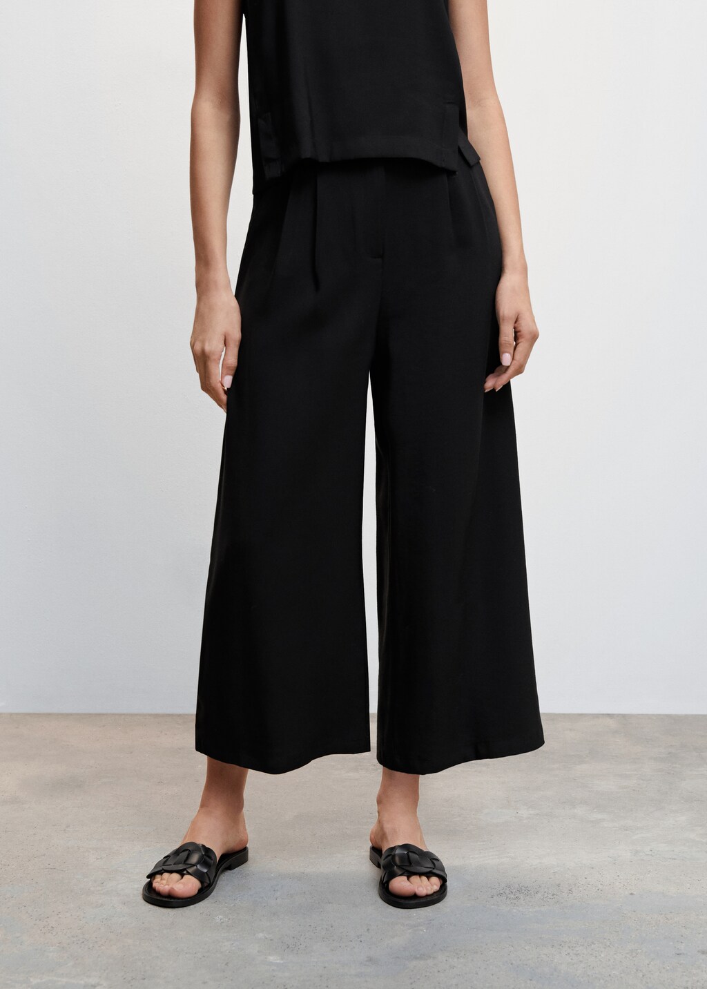 Pleated culottes trousers