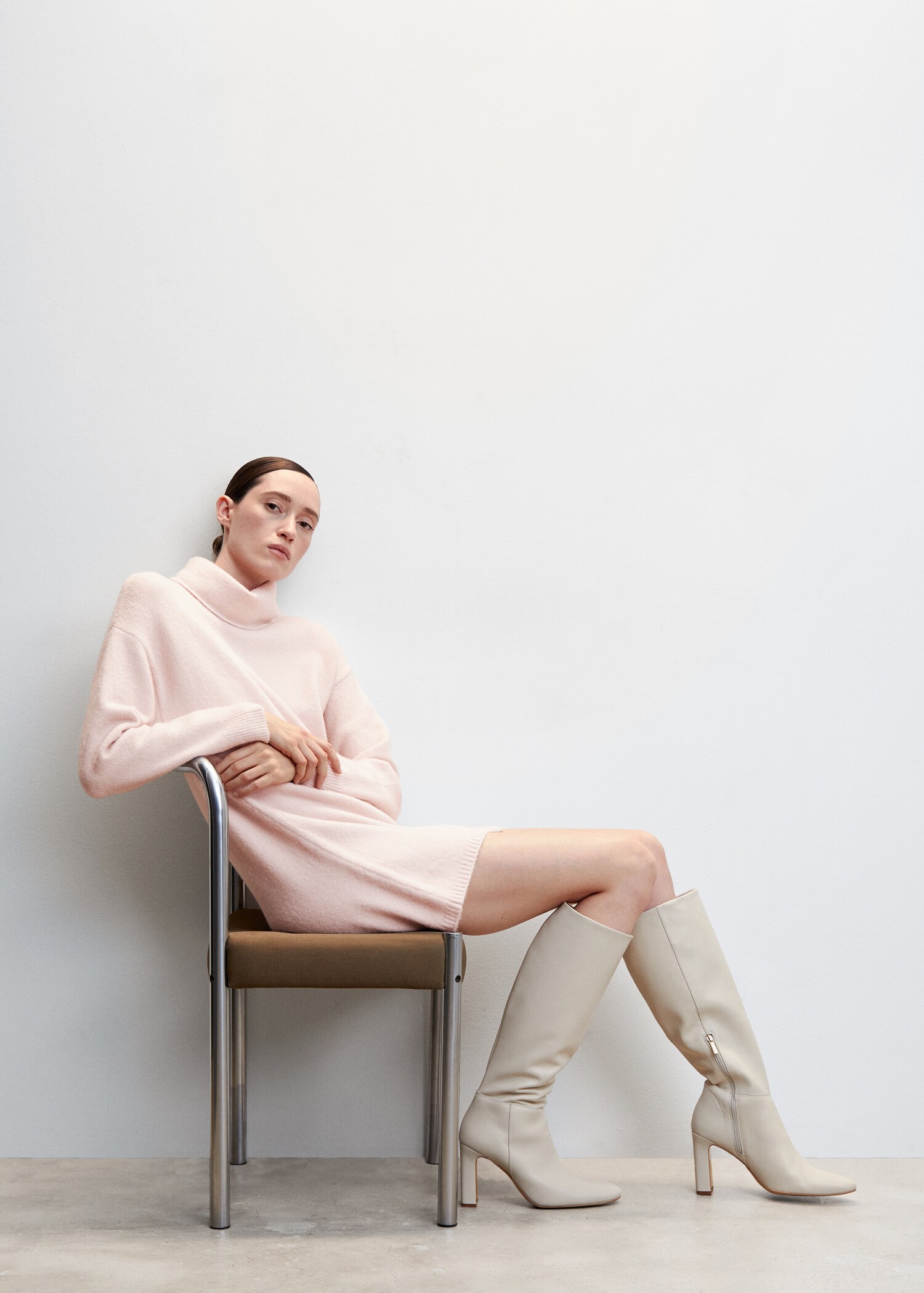 Knitted turtleneck dress - Details of the article 2