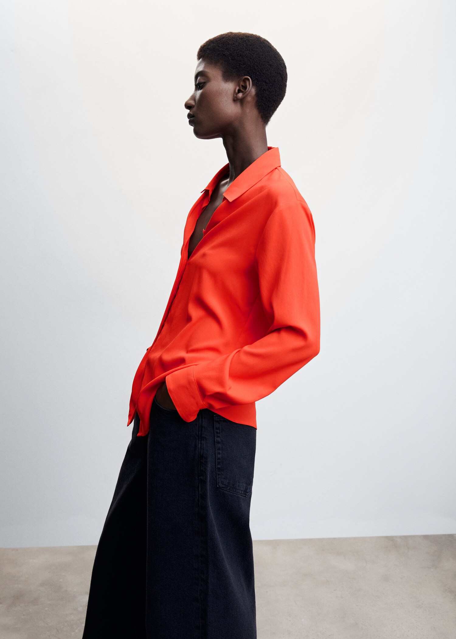 Buttoned flowy shirt - Details of the article 2