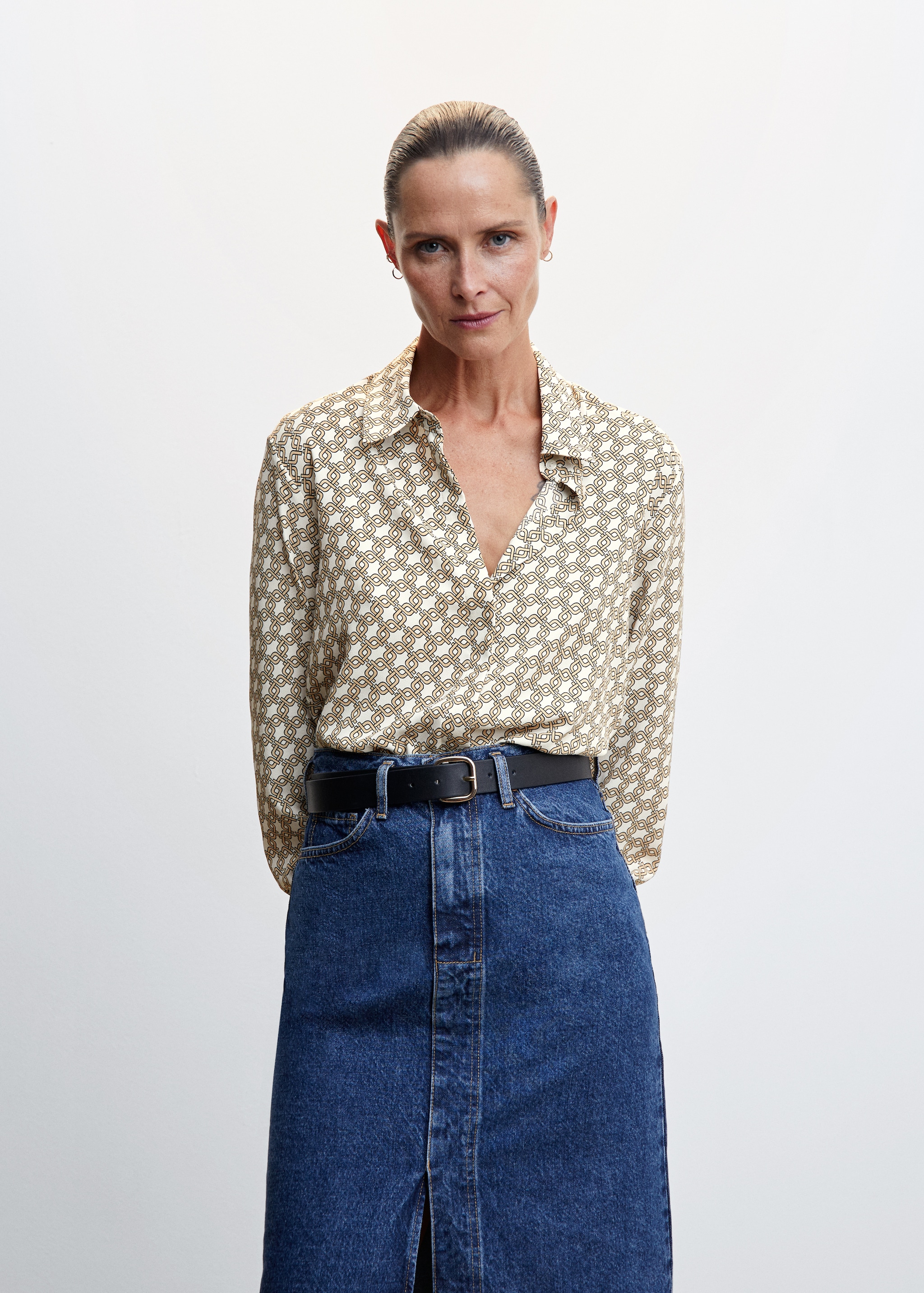 Buttoned flowy shirt - Details of the article 1