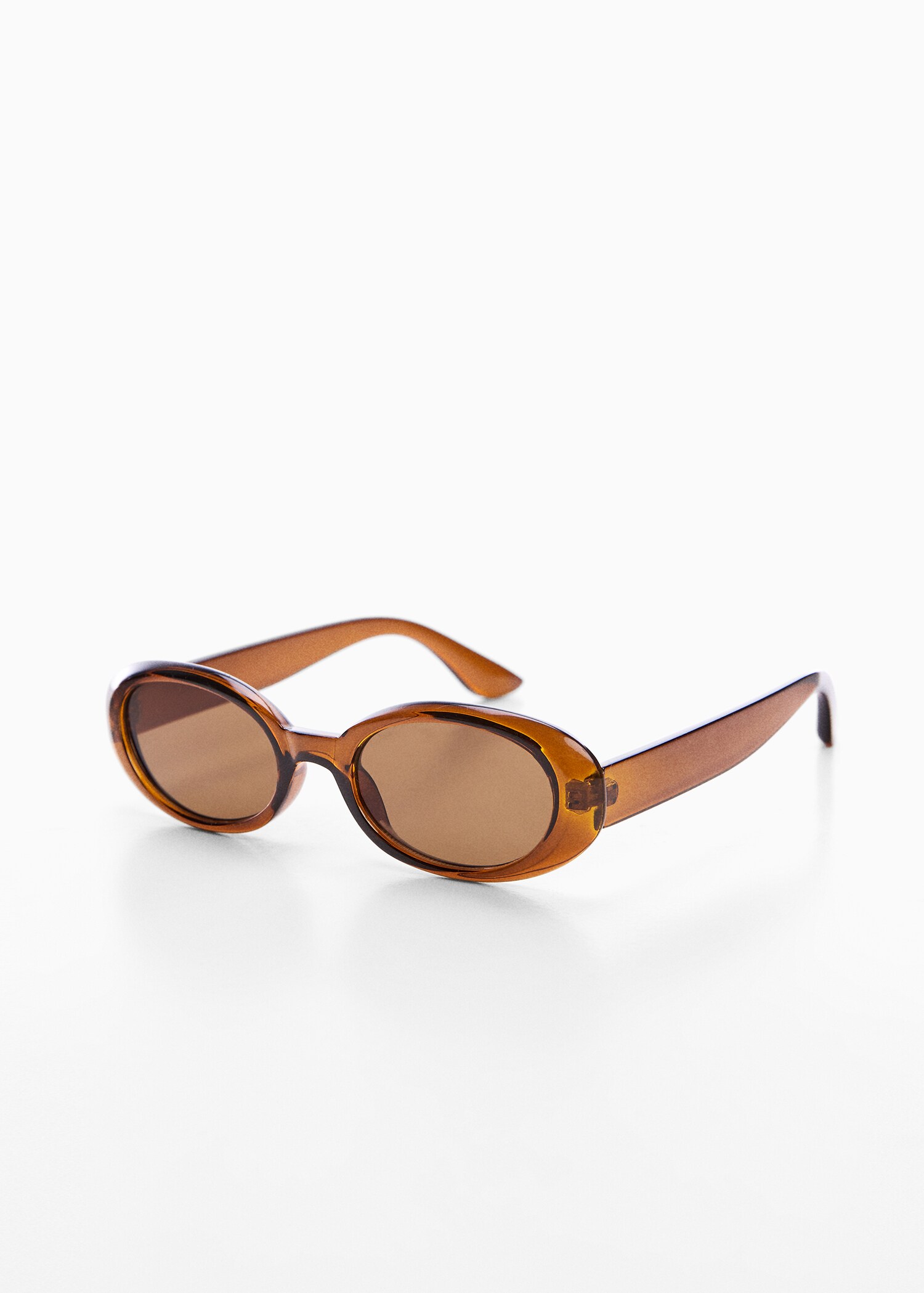Gafas de sol ovaladas - Plano medio