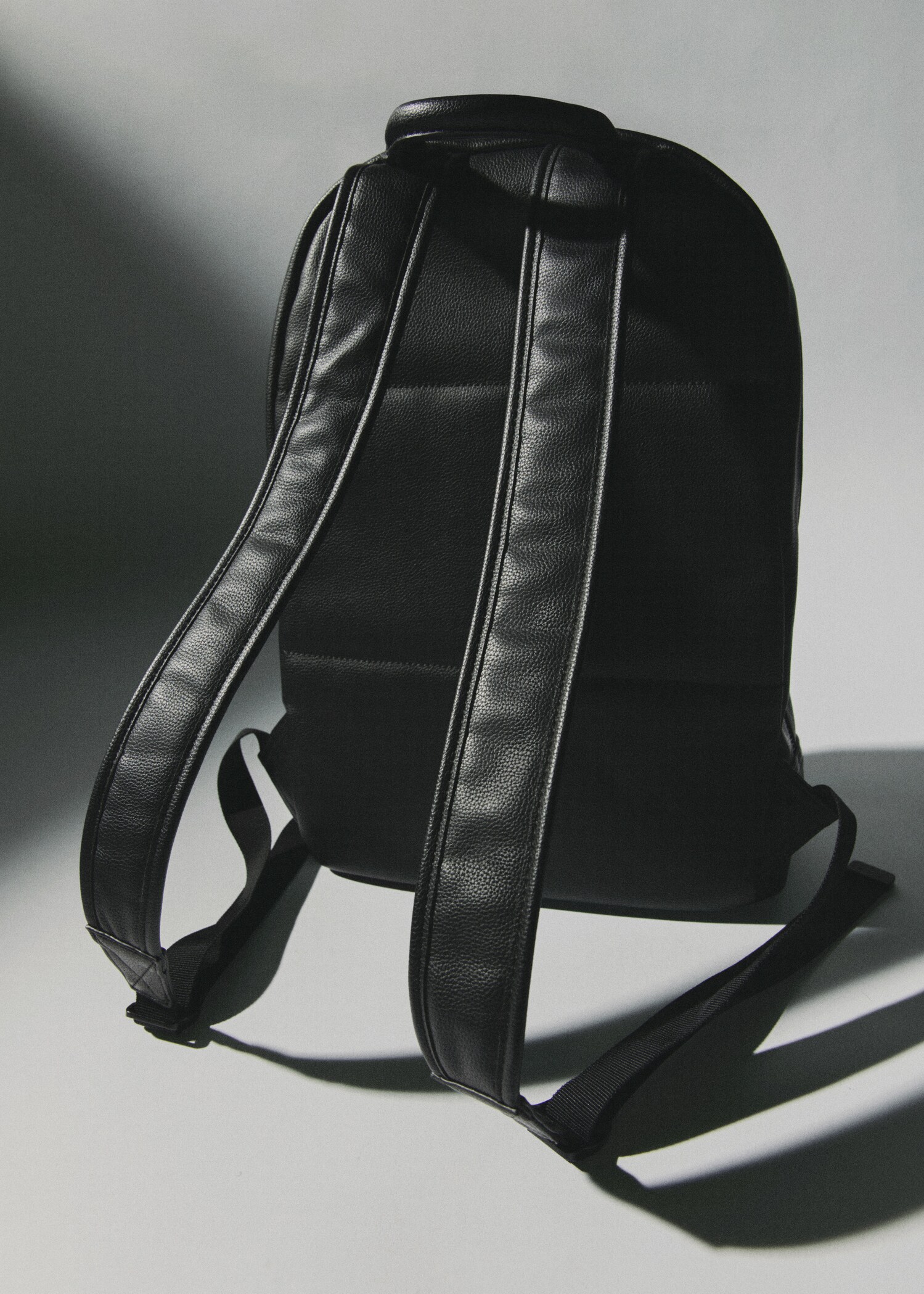 Rucksack aus Kunstleder - Detail des Artikels 9