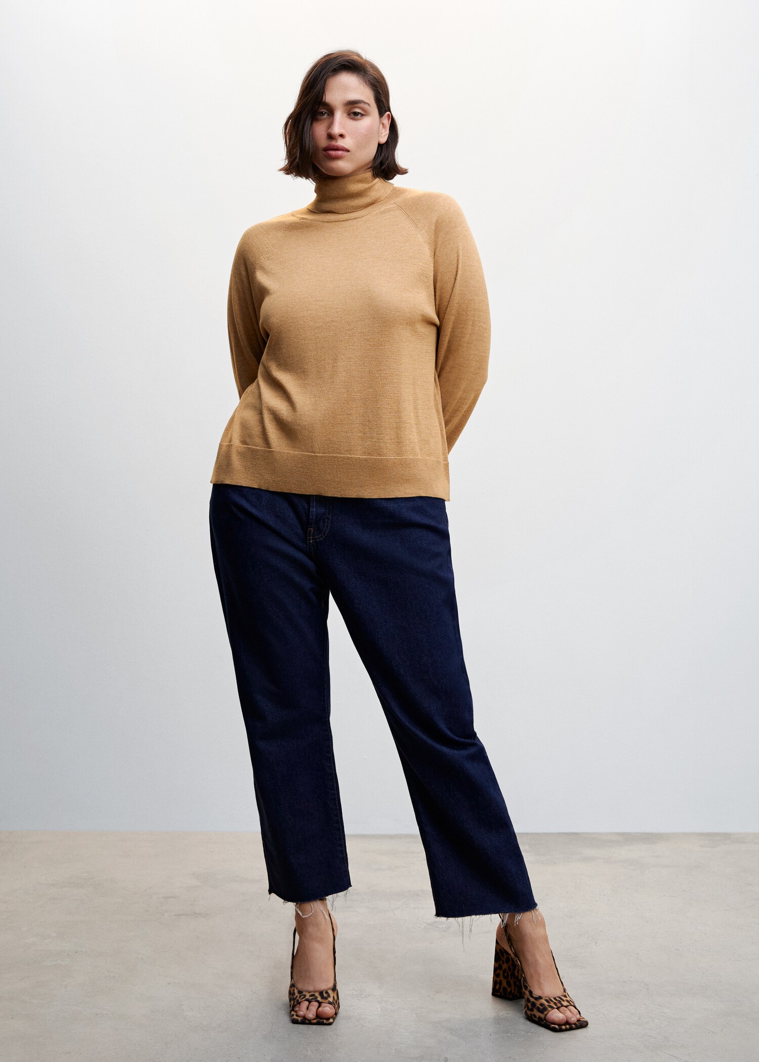 Fine-knit turtleneck sweater - Details of the article 3