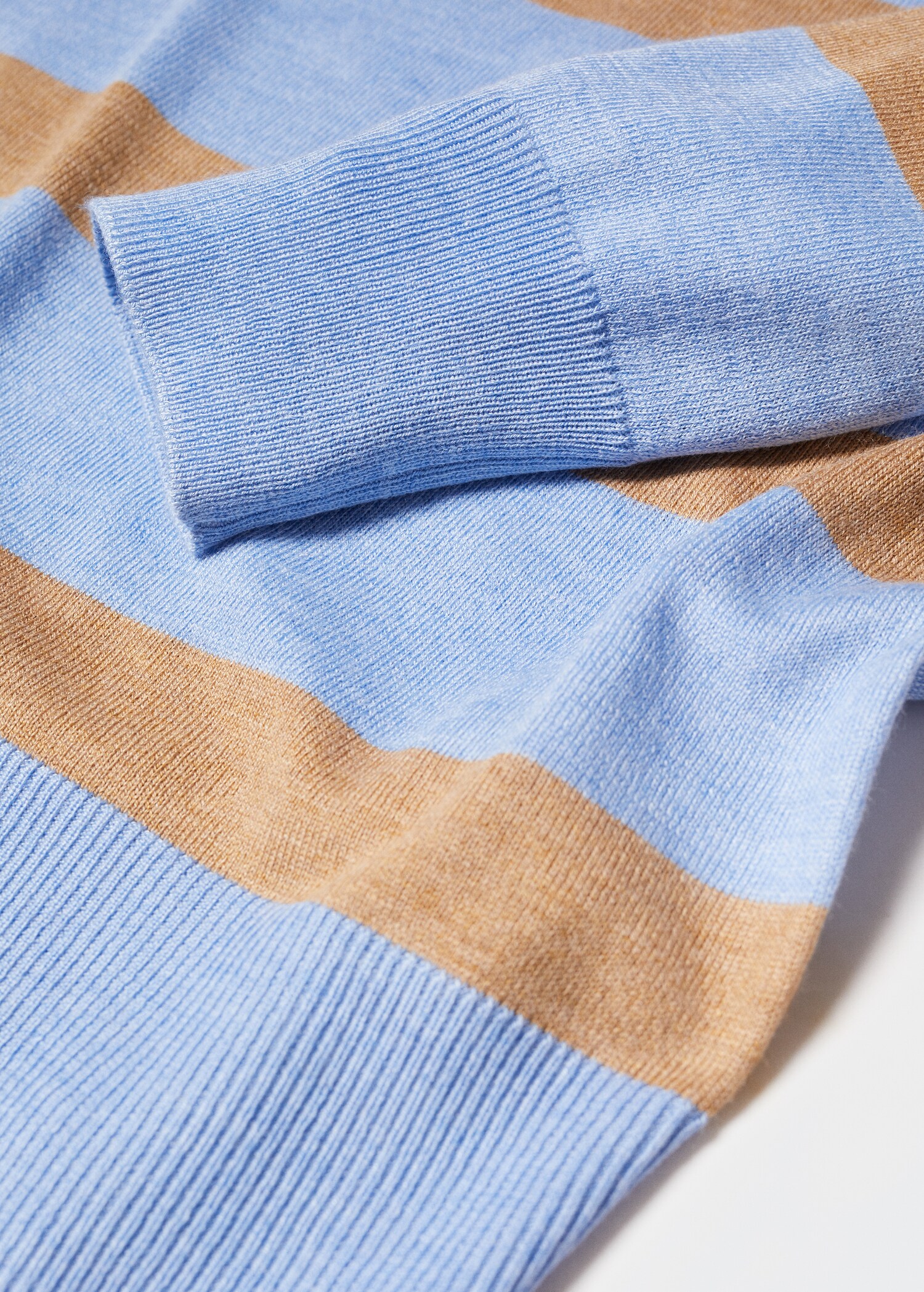 Fine-knit turtleneck sweater - Details of the article 8