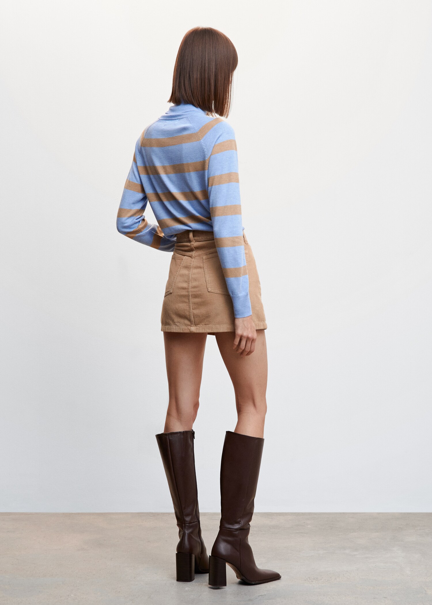 Fine-knit turtleneck sweater - Reverse of the article