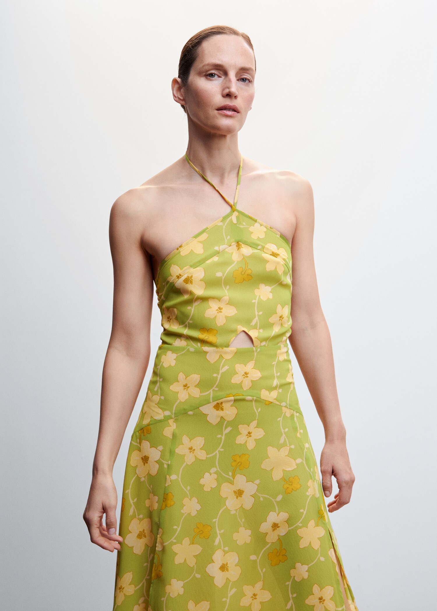 Kleid mit Blumenmuster - Mittlere Ansicht