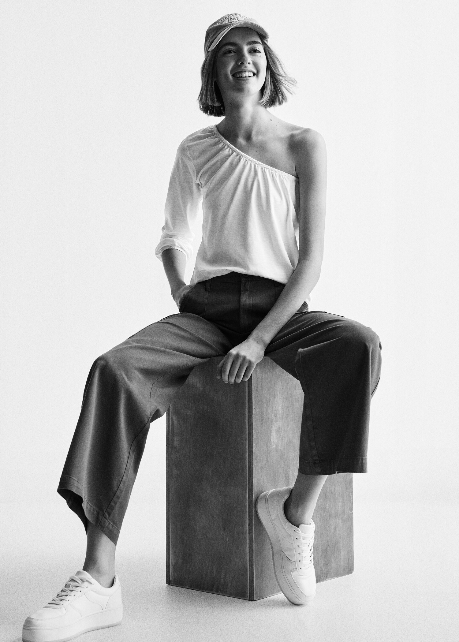 Asymmetric cotton T-shirt - Details of the article 2