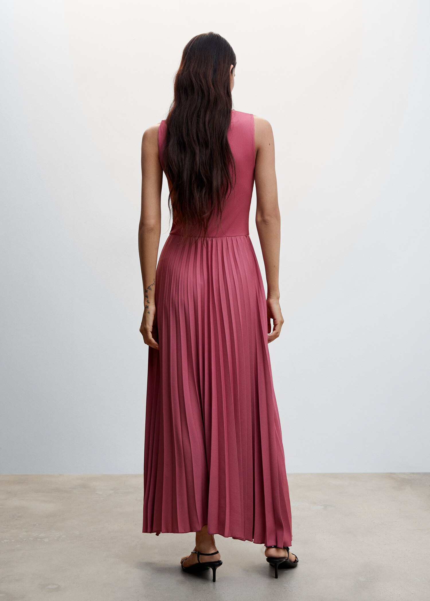 Pleated knitted dress - Reverse of the article