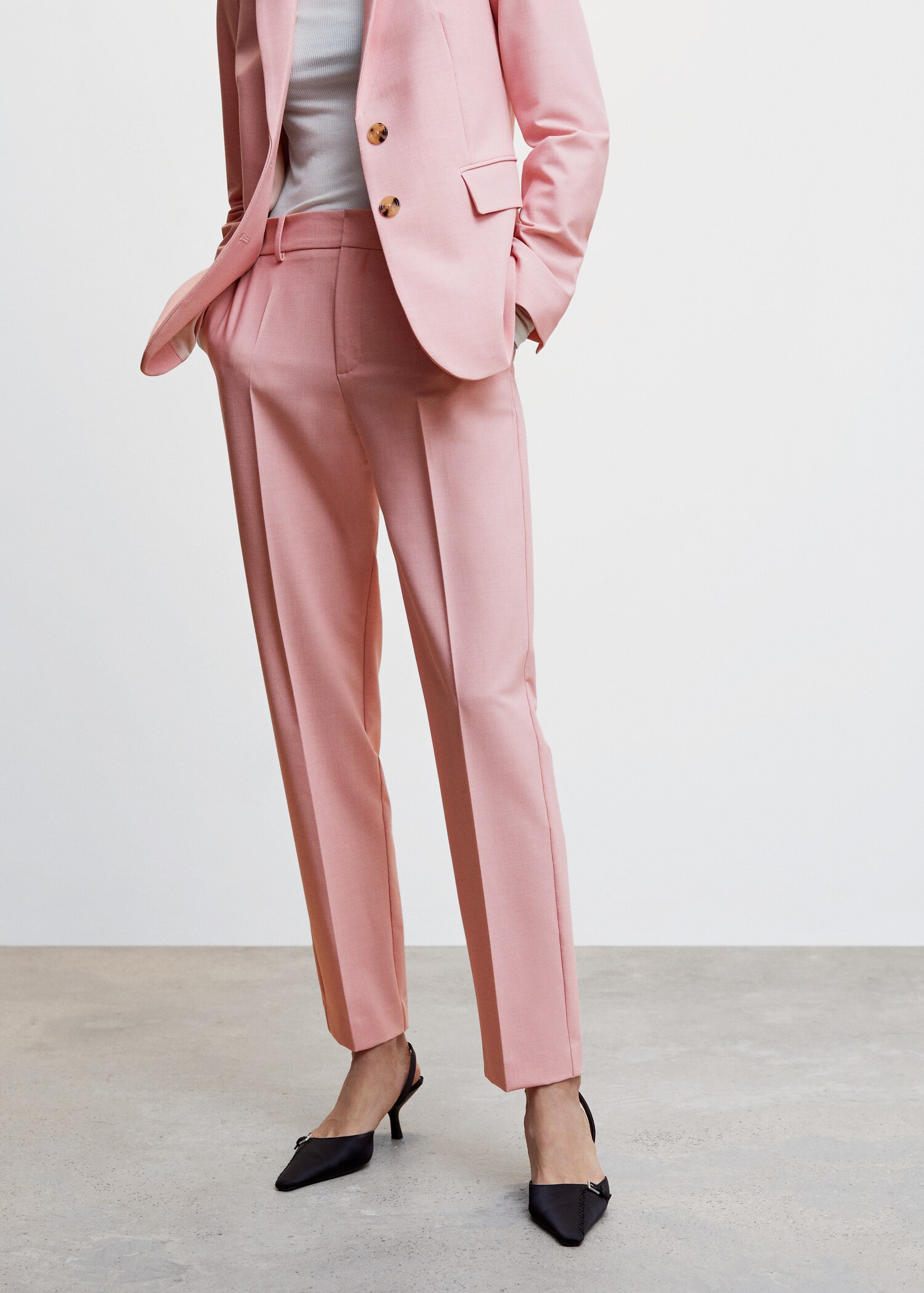 Pantalón recto traje - Plano medio