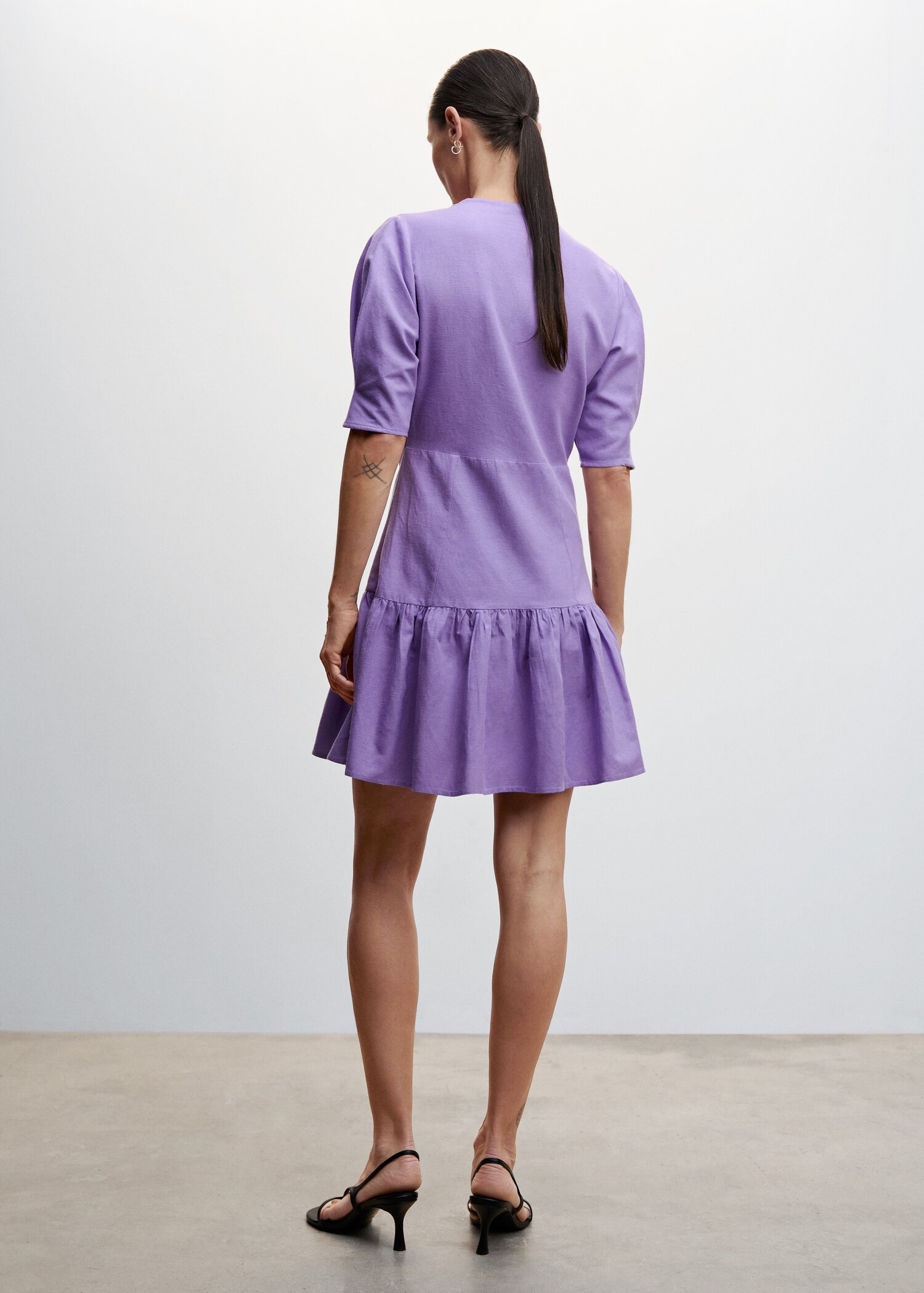Vestido volante bajo - Reverso del artículo