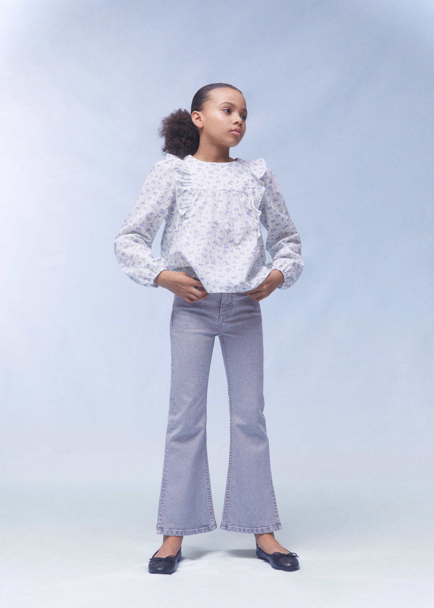 Flared jeans with opening - Details of the article 5