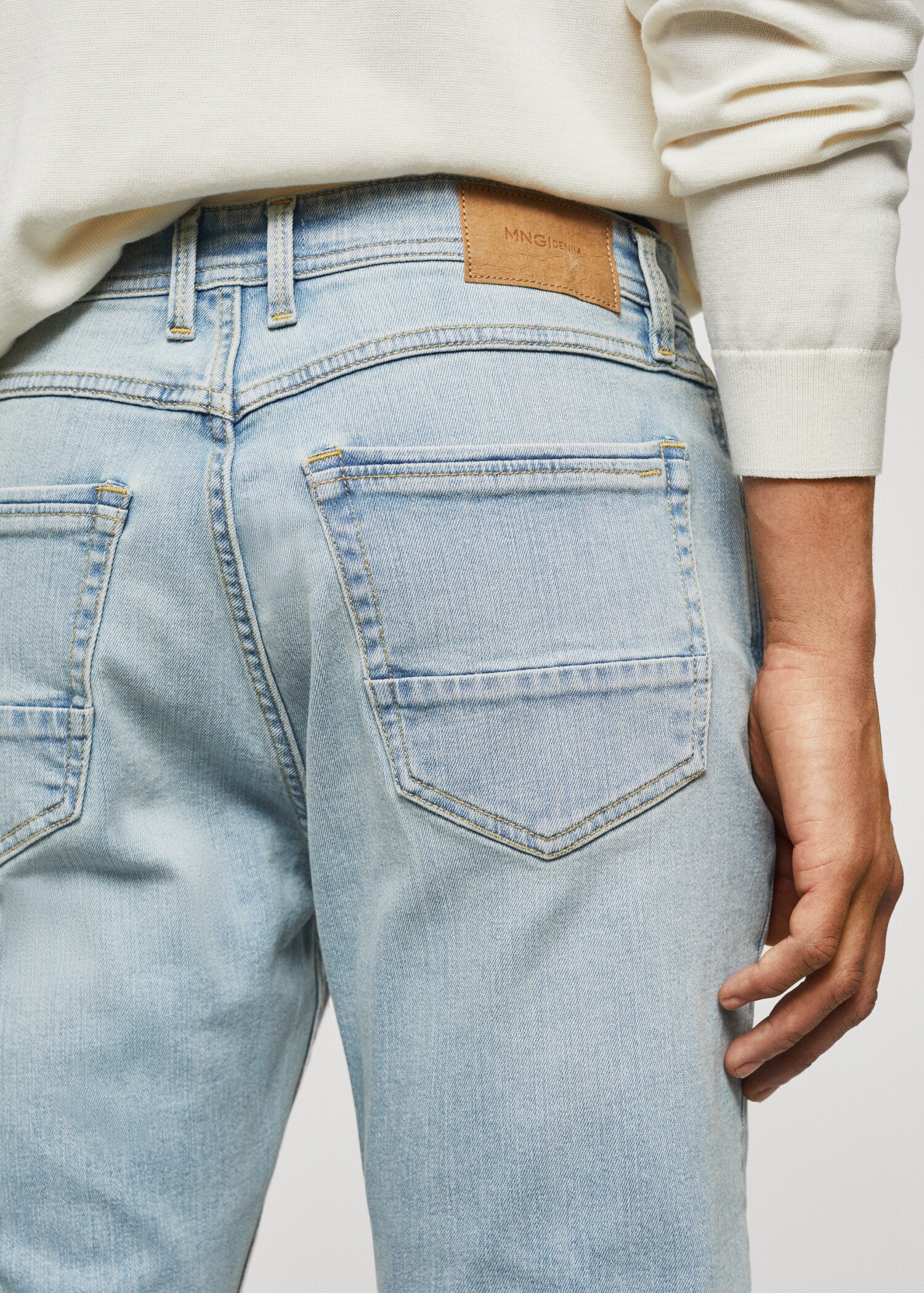 Jeans Tom tapered cropped - Detalle del artículo 4