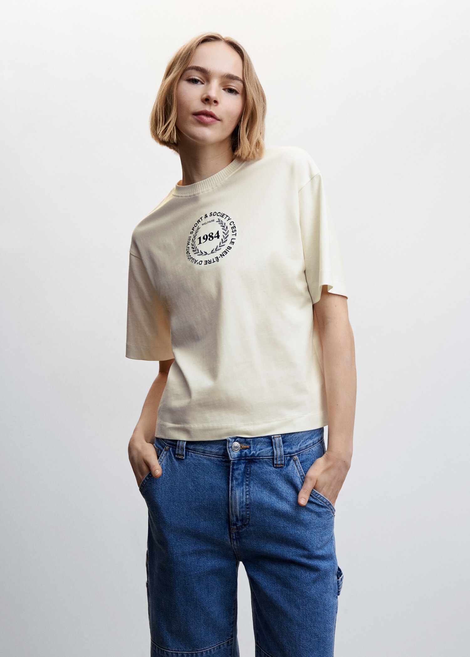 Baumwoll-T-Shirt mit Stickerei - Mittlere Ansicht