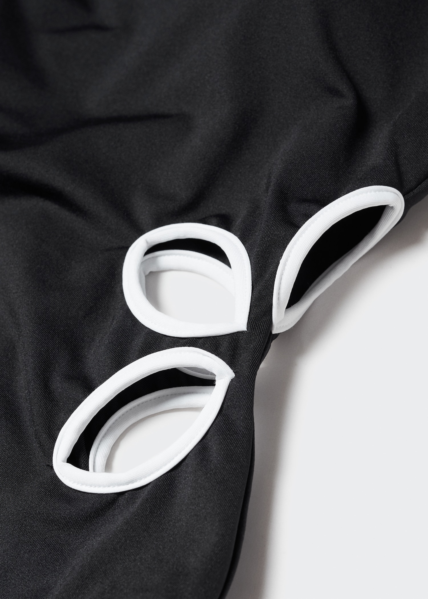 Cut-out detail swimsuit - Details of the article 8