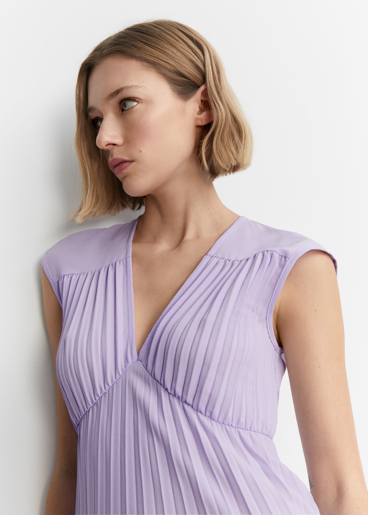 Robe plissée col V - Détail de l'article 1