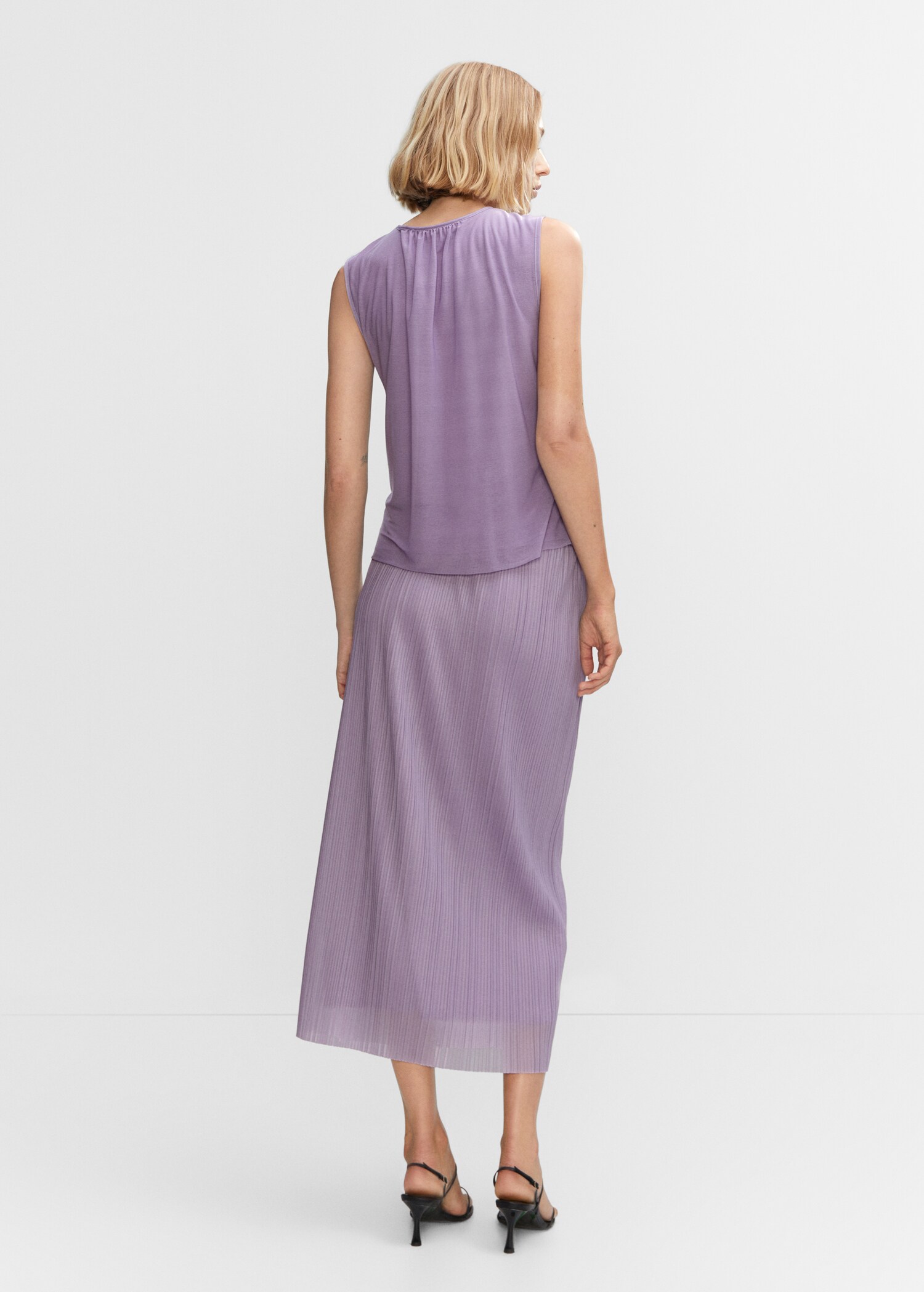 Sleeveless pleated top - Reverse of the article