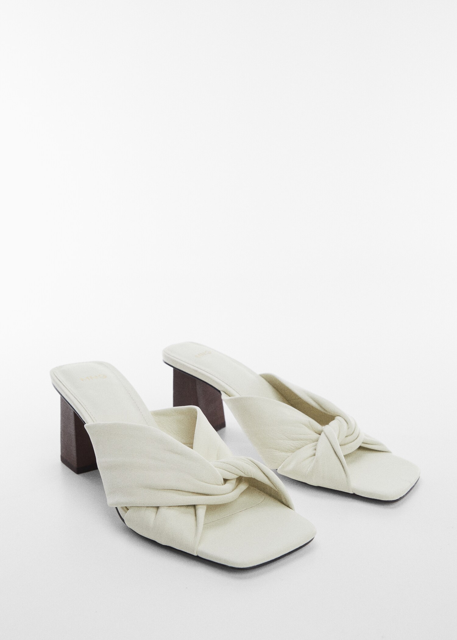 Sandales croisées cuir - Plan moyen