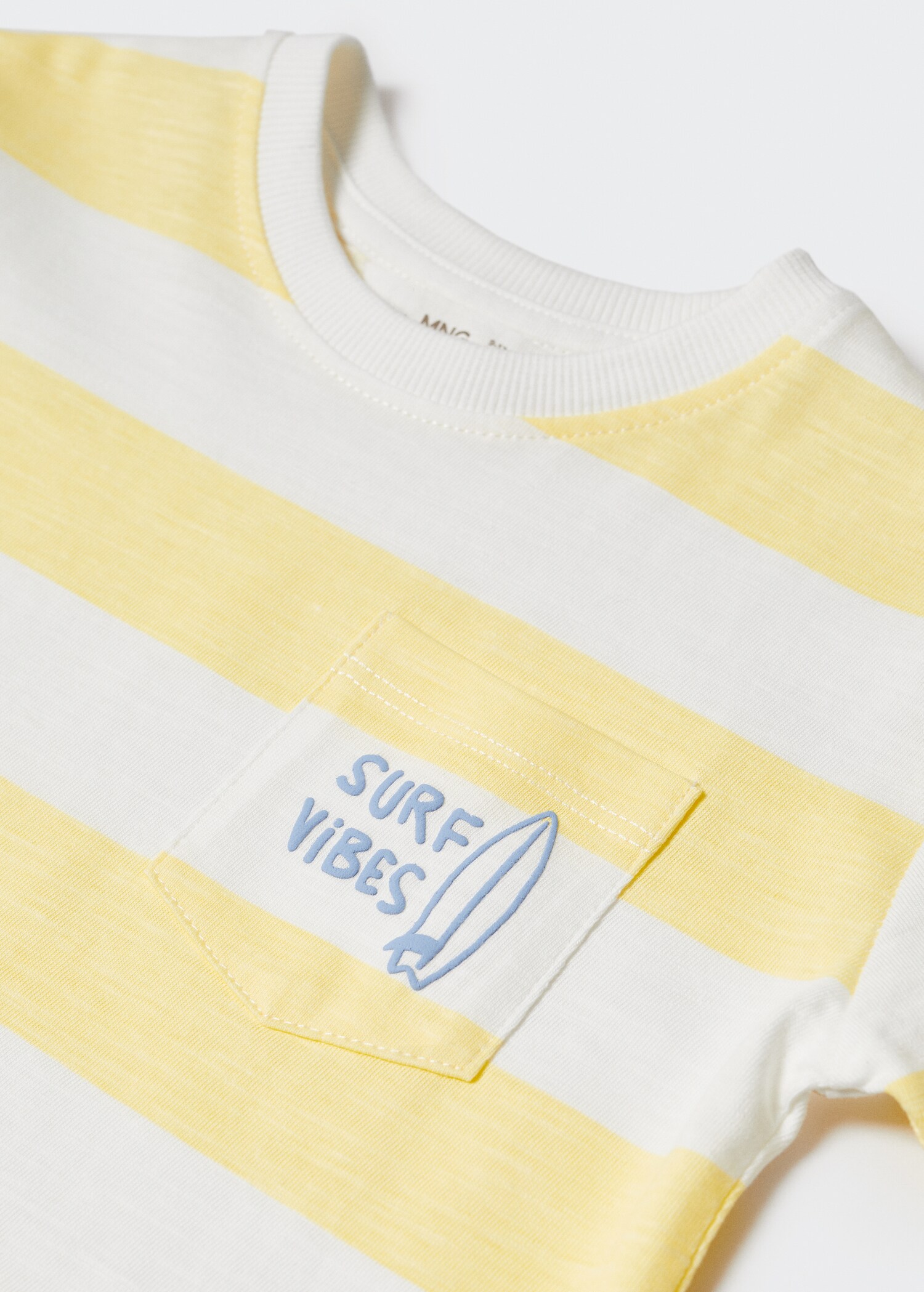 Striped short-sleeved t-shirt - Details of the article 0
