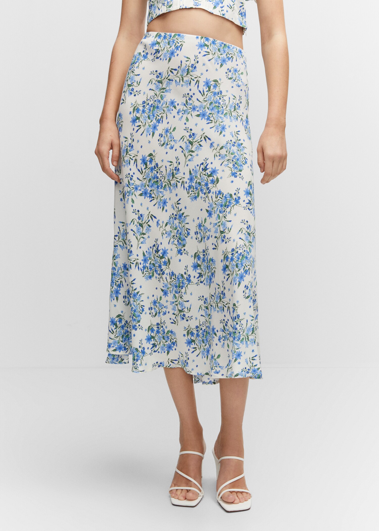 Falda midi floral - Plano medio