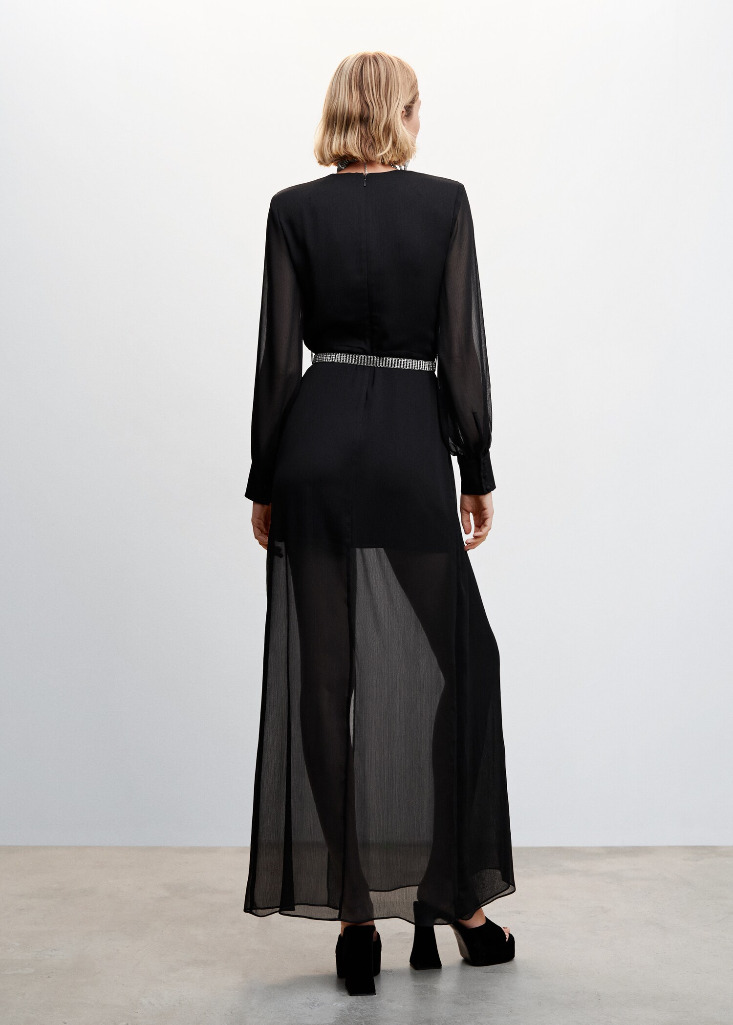 Vestido de gaze com aberturas - Verso do artigo