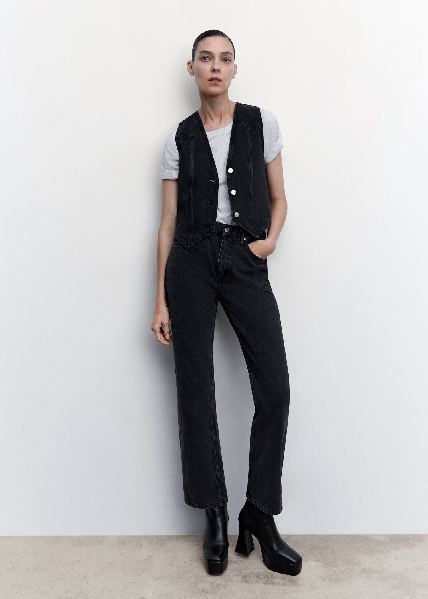 Denim gilet with decorative stitching - Details of the article 4