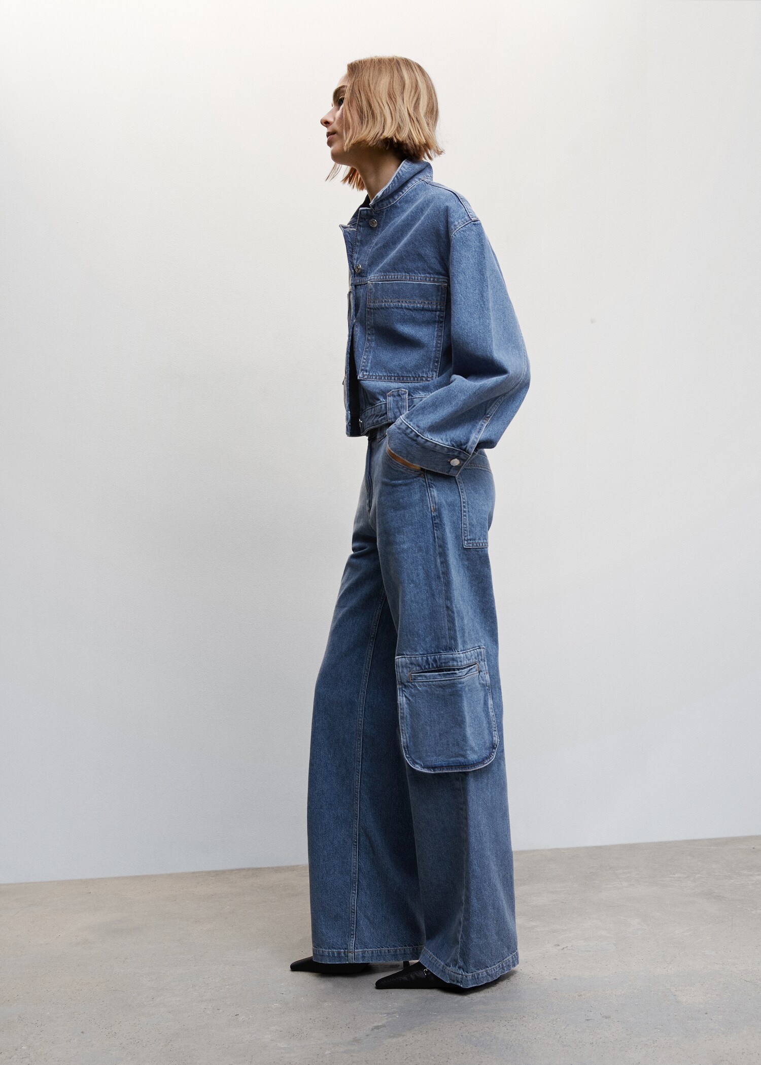 Multi-pocket cargo jeans - Details of the article 2