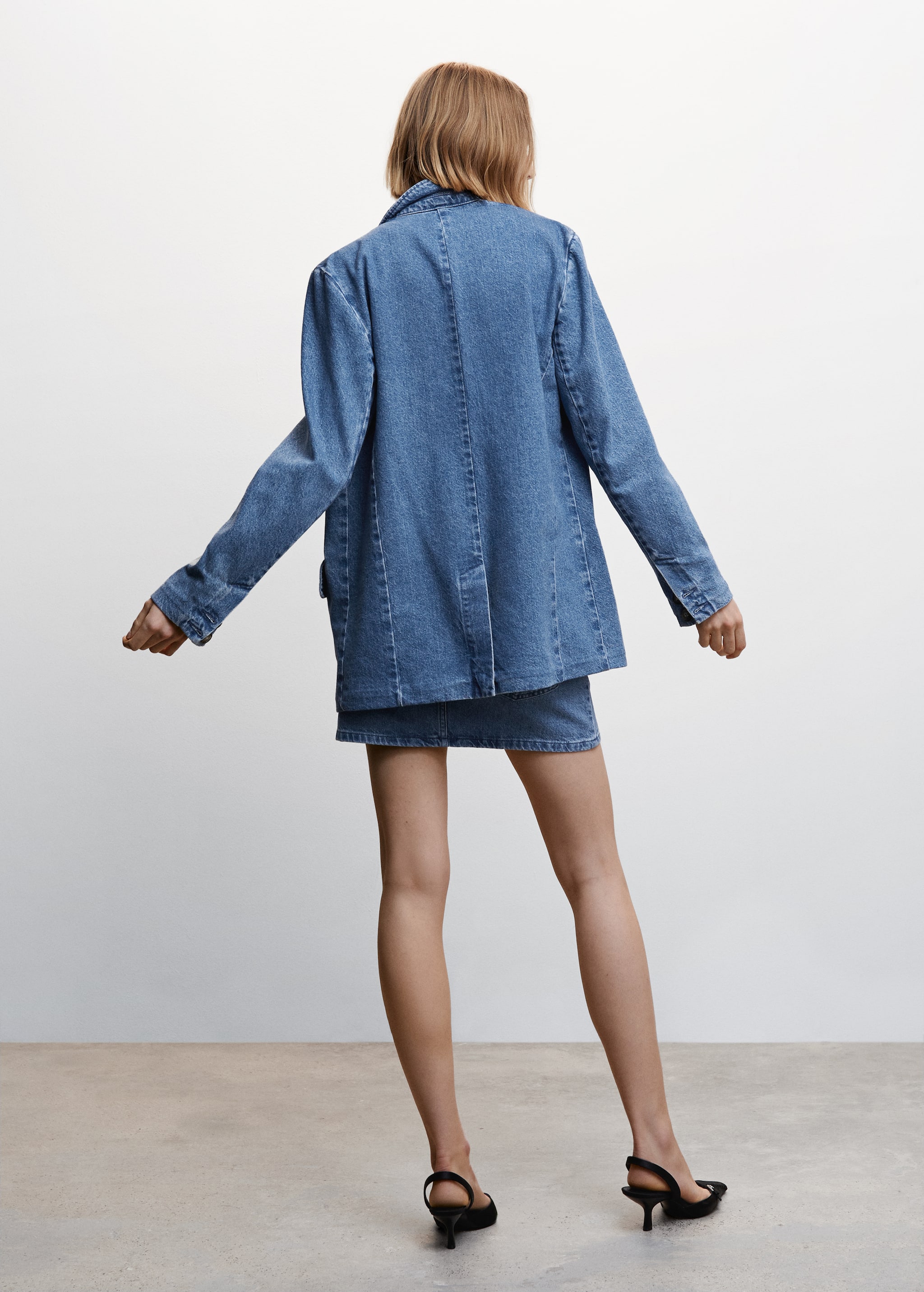 Denim jacket with pockets - Reverse of the article