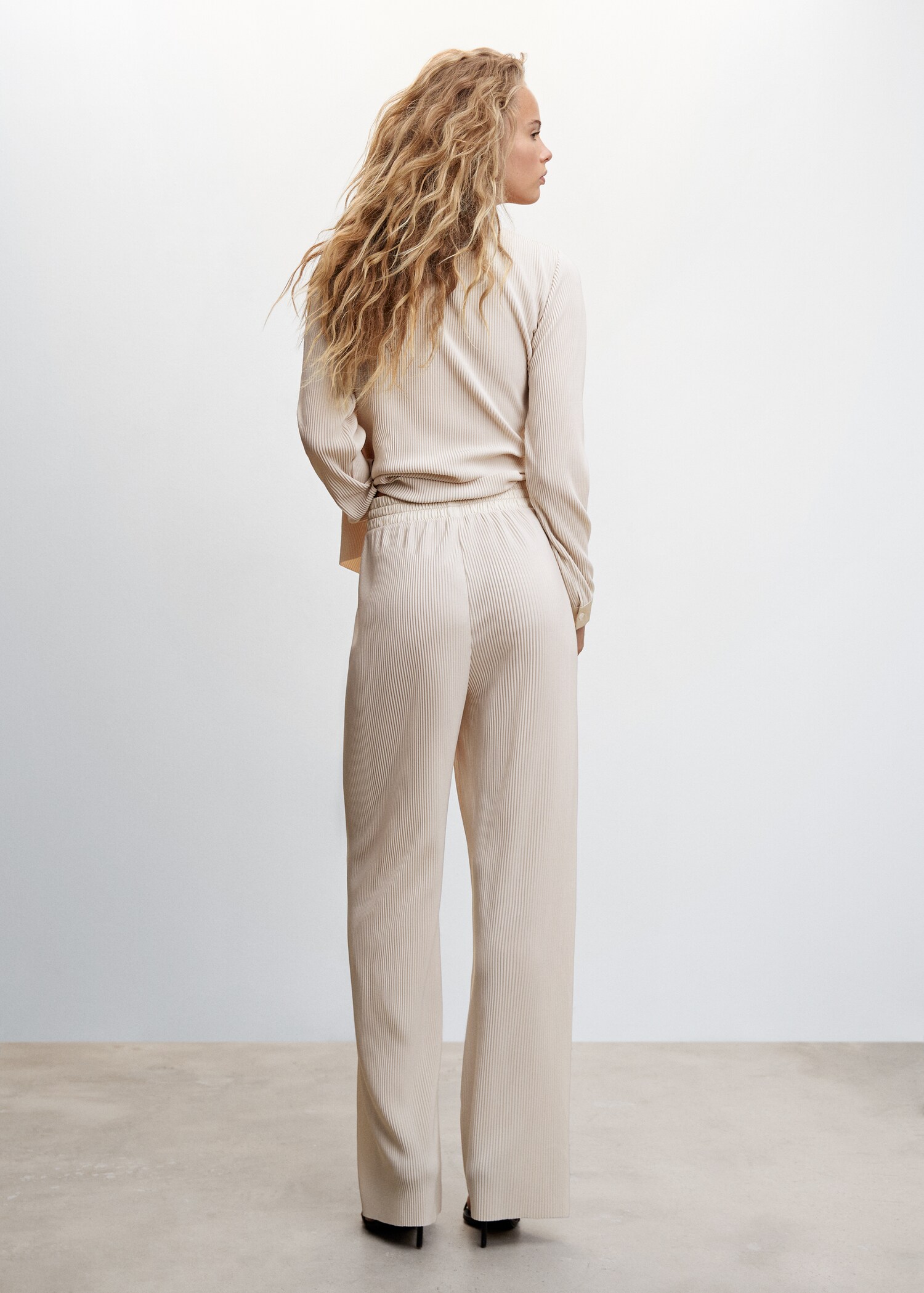 Wide leg fluid trousers - Reverse of the article