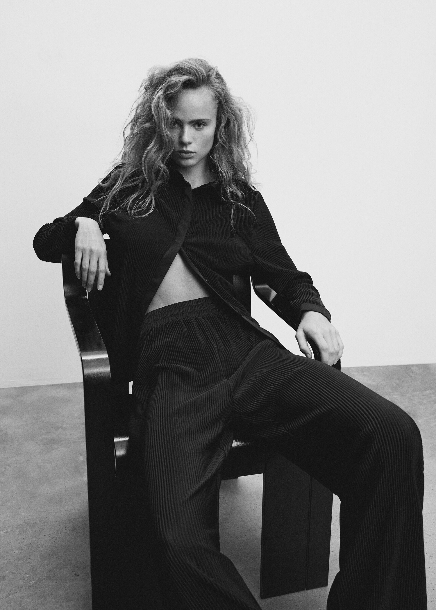 Wide leg fluid trousers - Details of the article 2