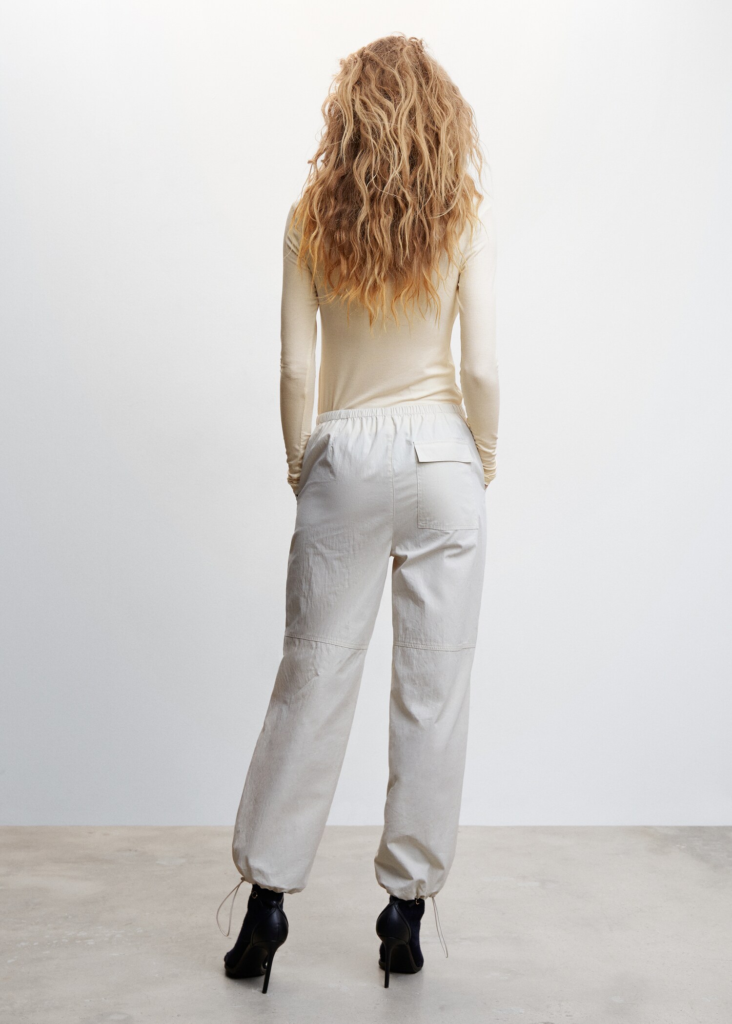 Ribbed long-sleeved t-shirt - Reverse of the article