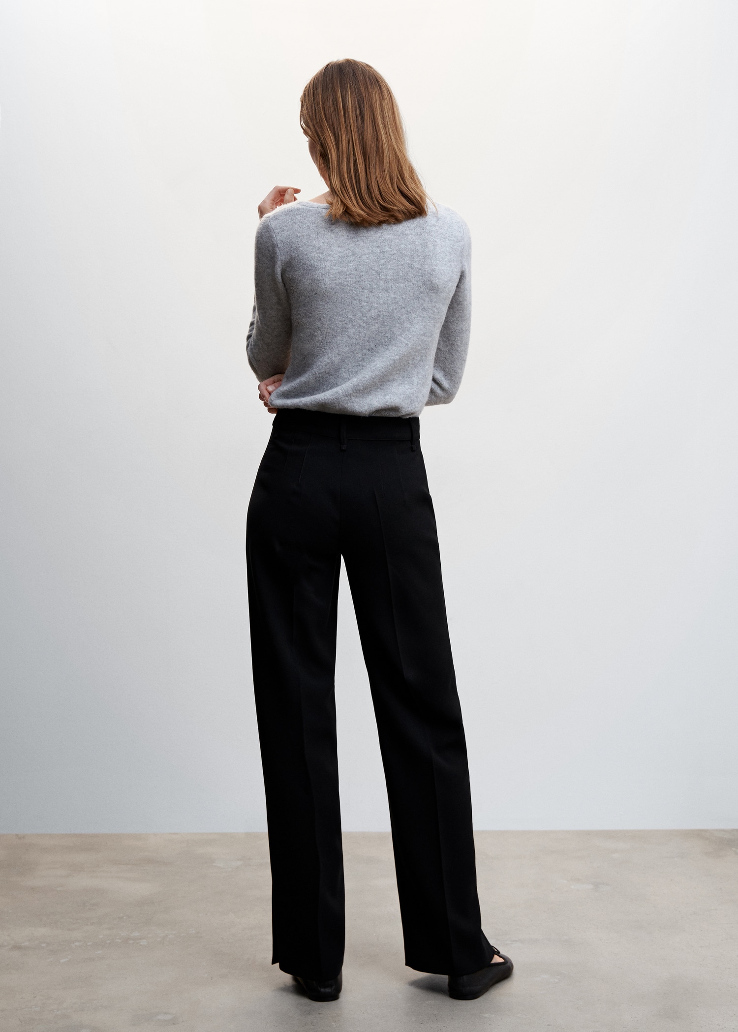 Gerade Hose mit Schlitzen - Rückseite des Artikels