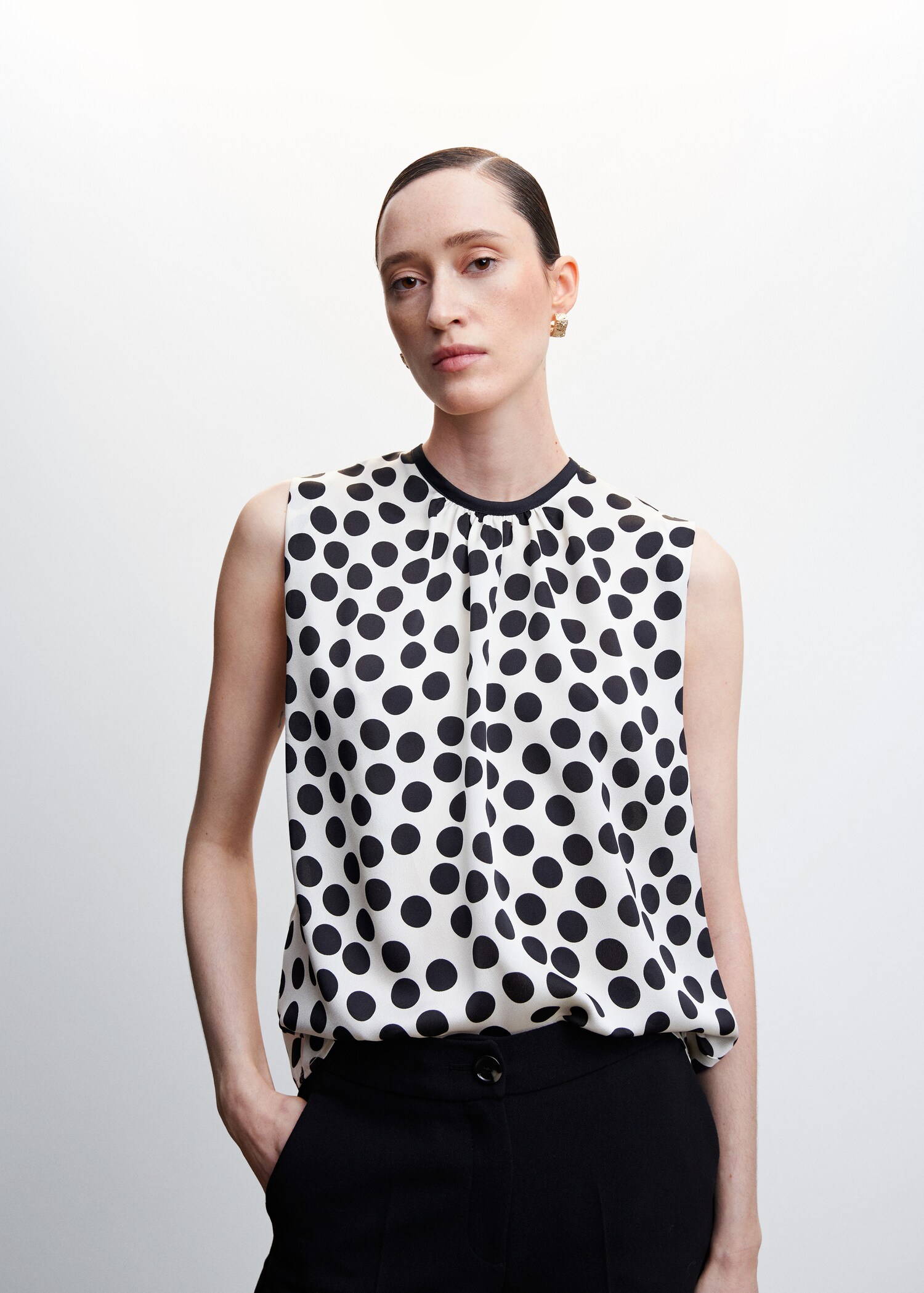 Blusa estampado lunares - Plano medio
