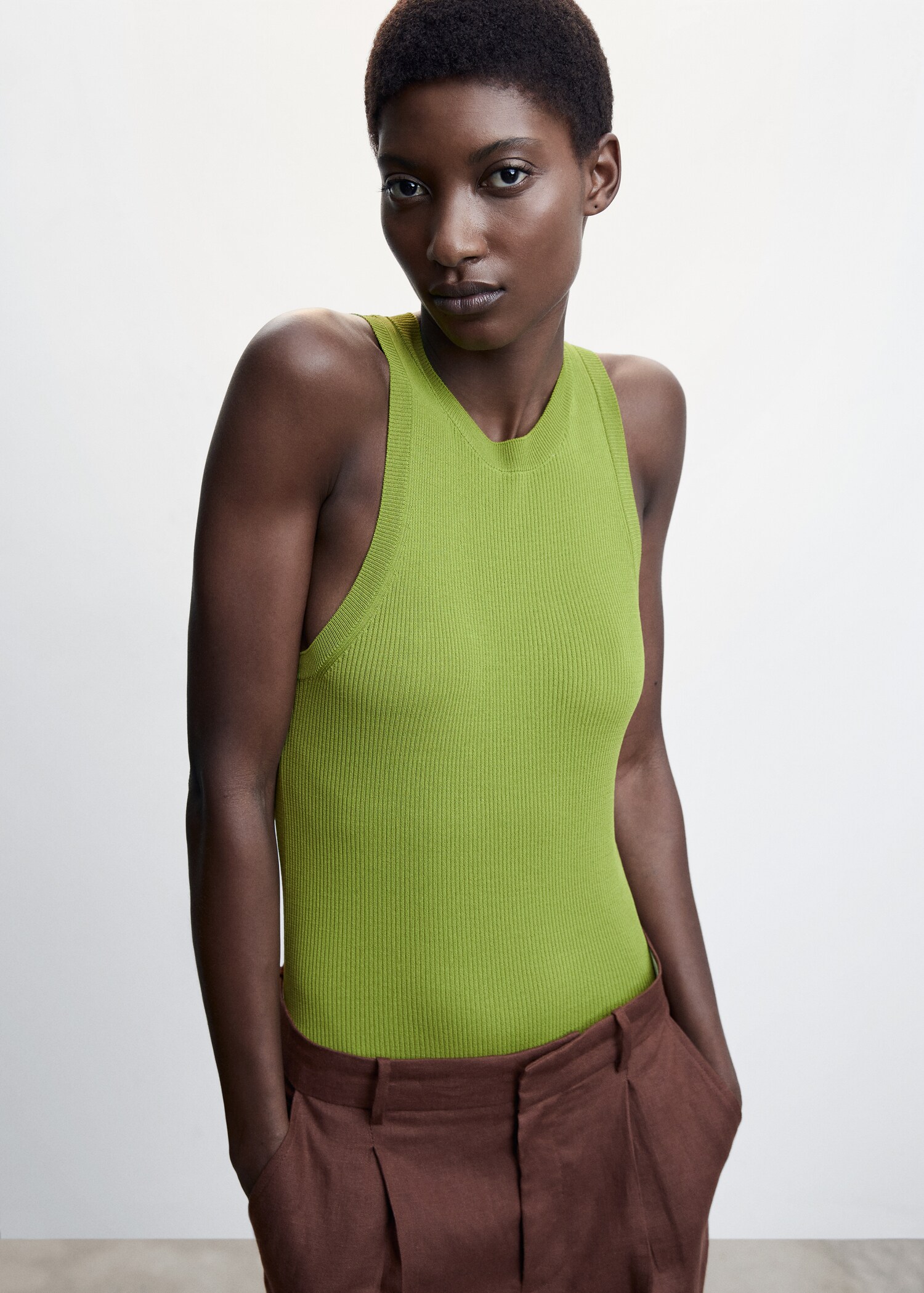 Haut maille larges bretelles - Plan moyen