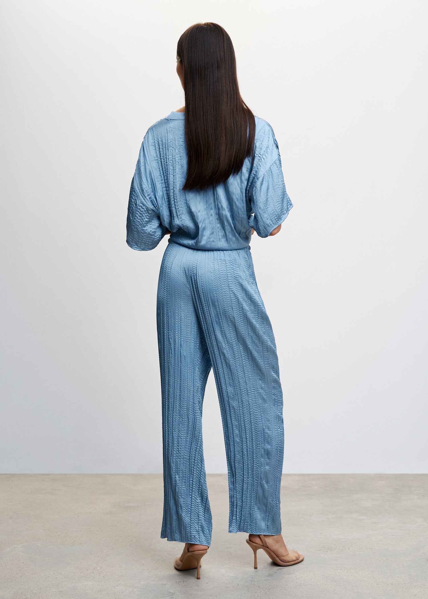 Satin pleated pants - Reverse of the article