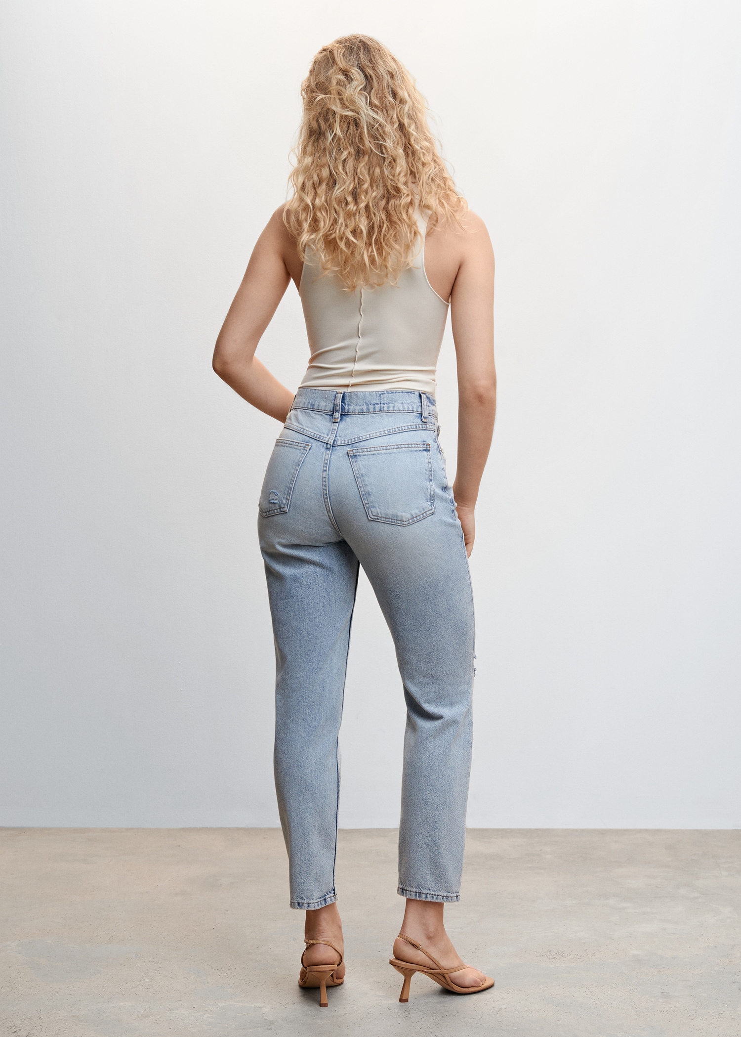 Jeans mom tiro alto Mujer MNG Ecuador