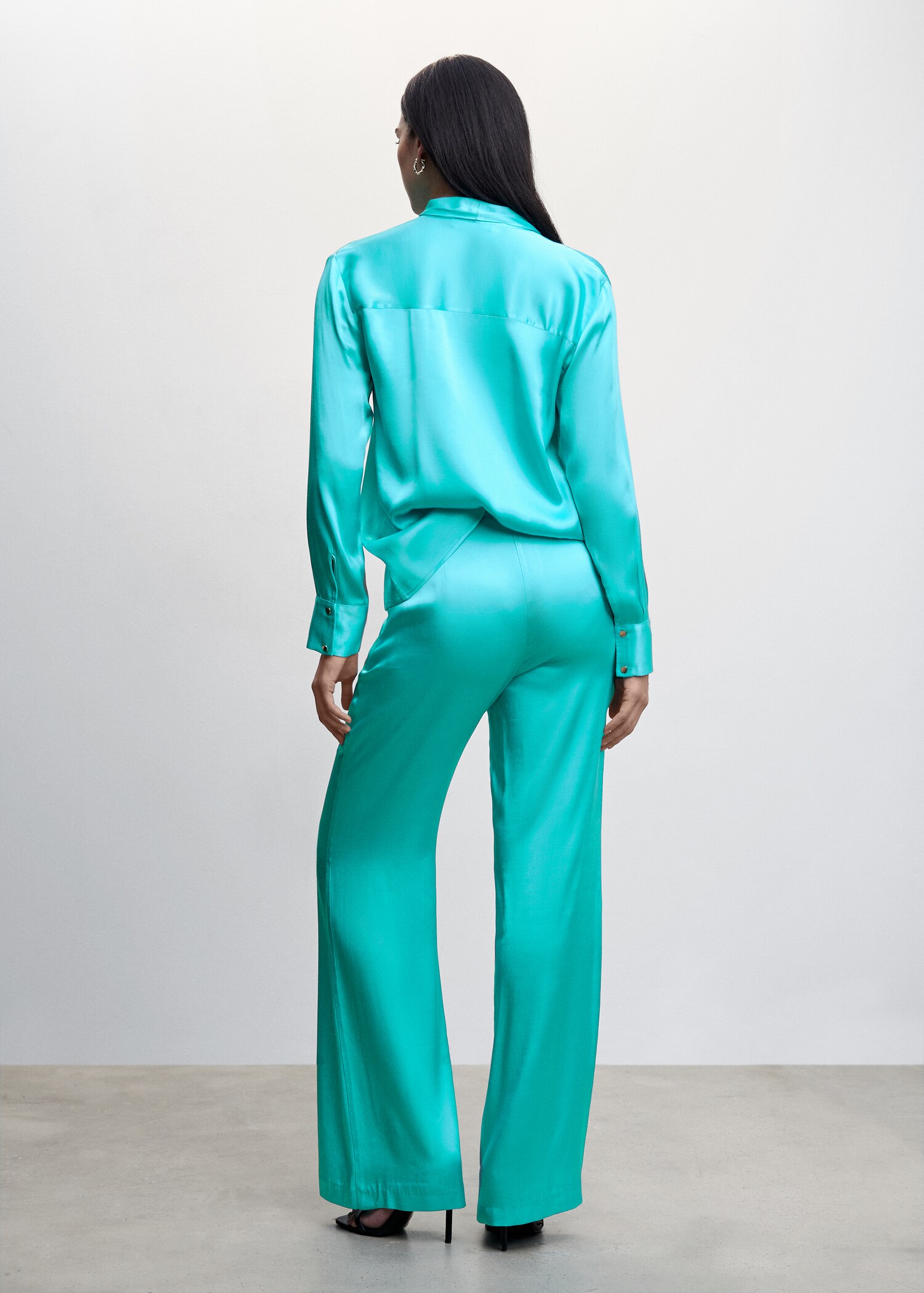 Pantalon palazzo satiné - Verso de l’article