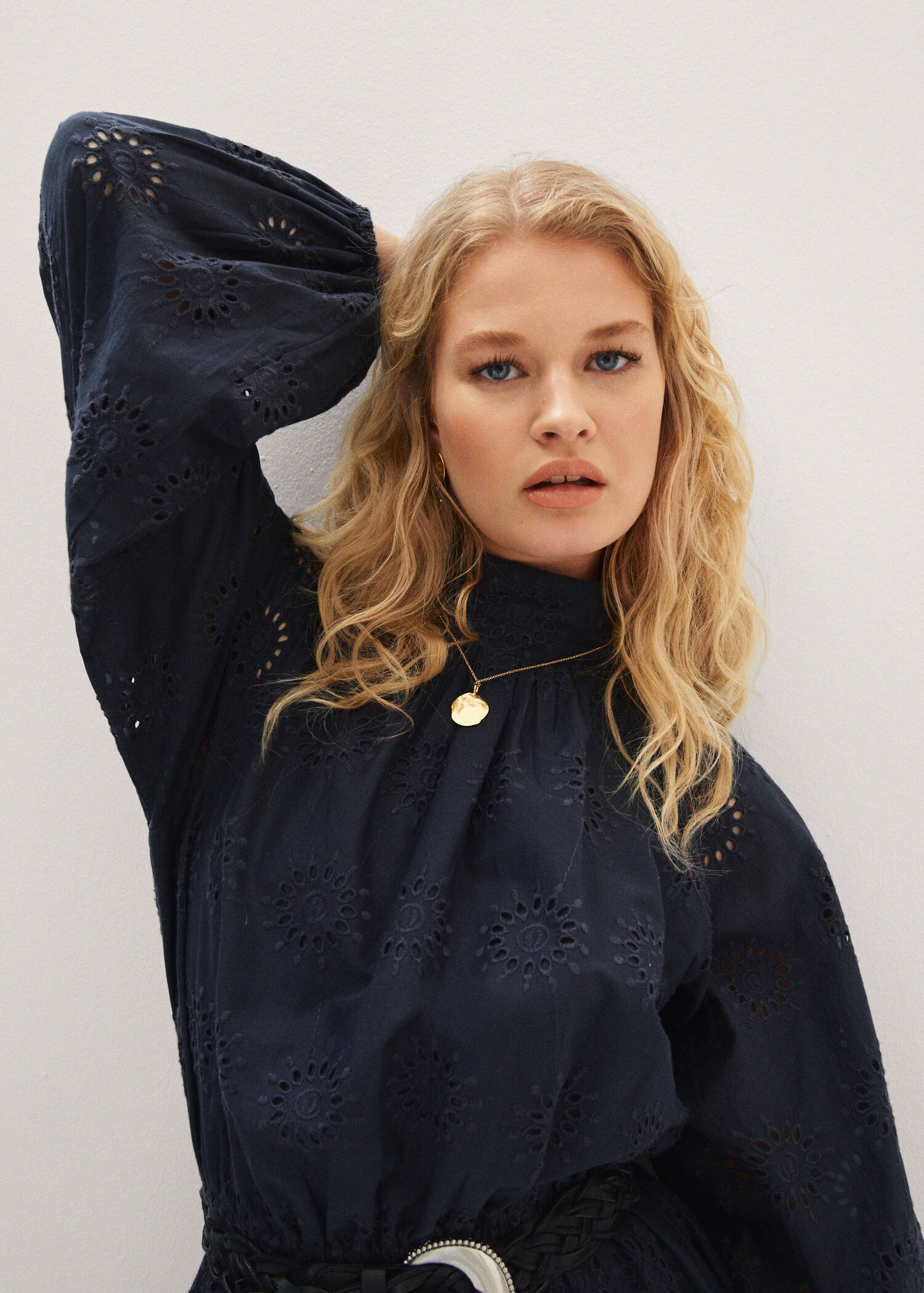 Robe coton détails ajourés - Détail de l'article 1