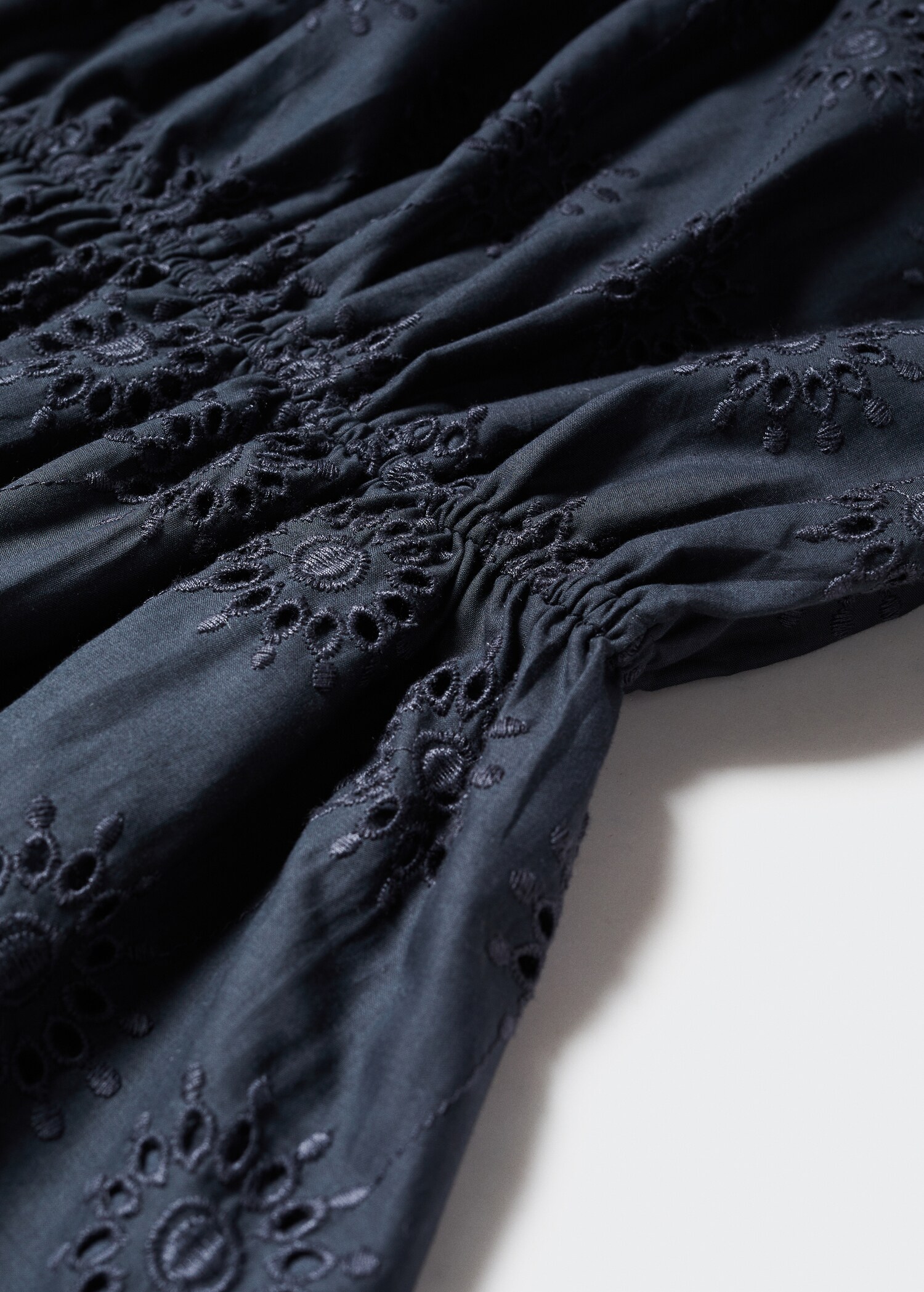 Robe coton détails ajourés - Détail de l'article 8