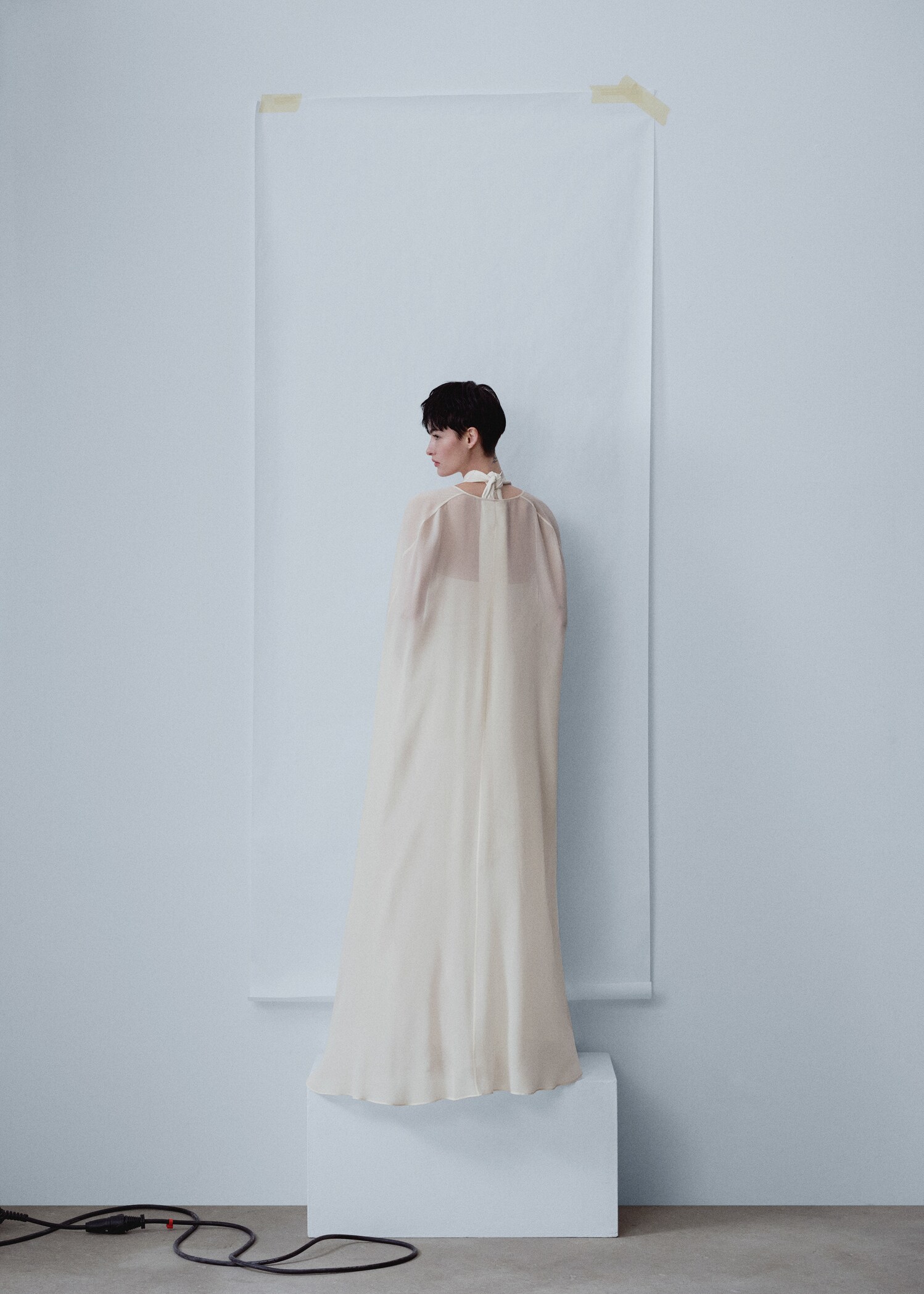 Long cape with tie zip - Reverse of the article