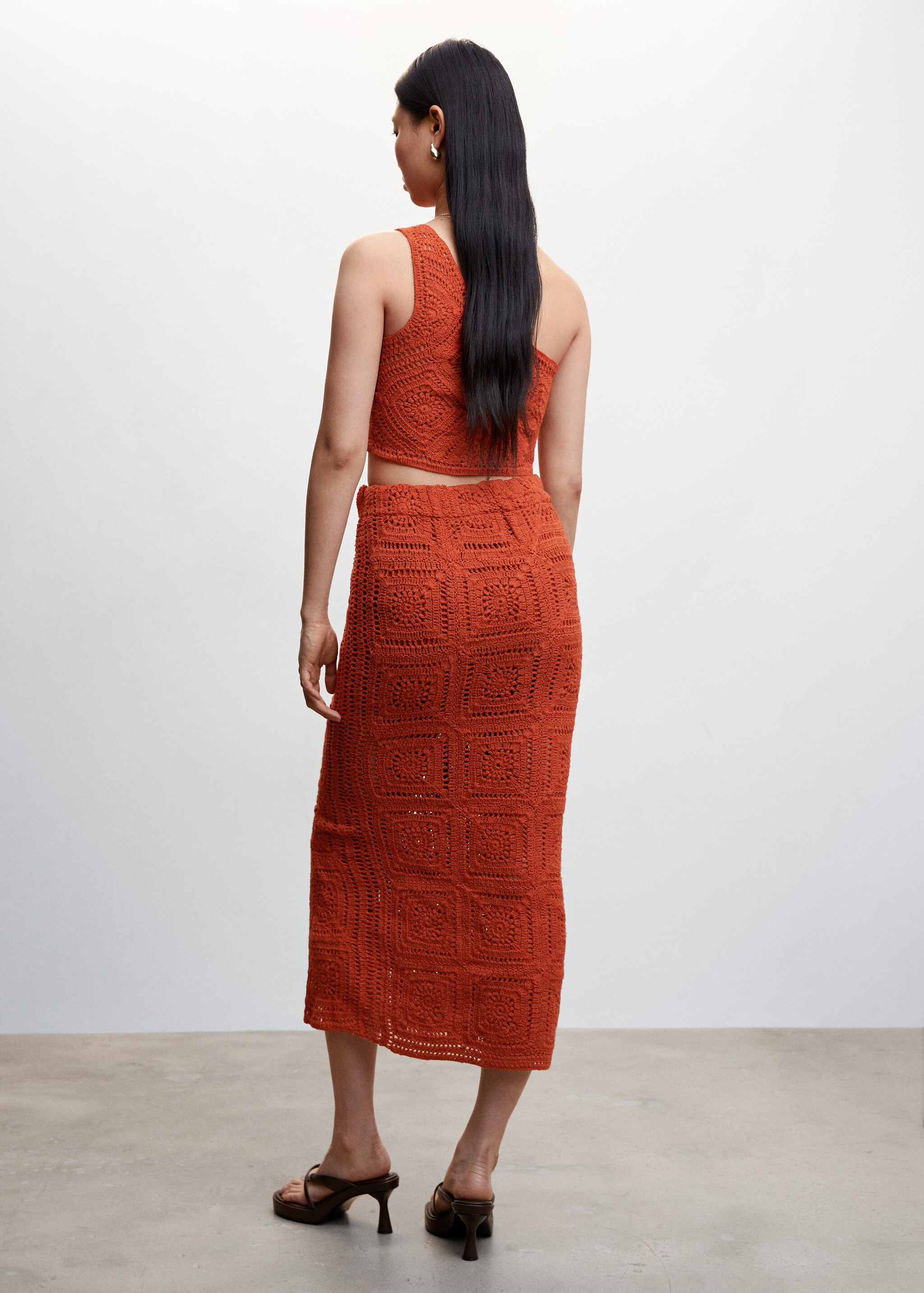 Crochet skirt with opening - Reverse of the article